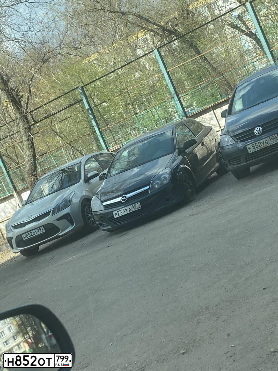 Фото автомобиля KIA RIO, 2019 — госномер Н852ОТ799. Цвет: БЕЖЕВЫЙ