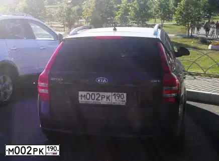 Фото автомобиля NISSAN QASHQAI, 2014 — госномер М002РК190. Цвет: Белый