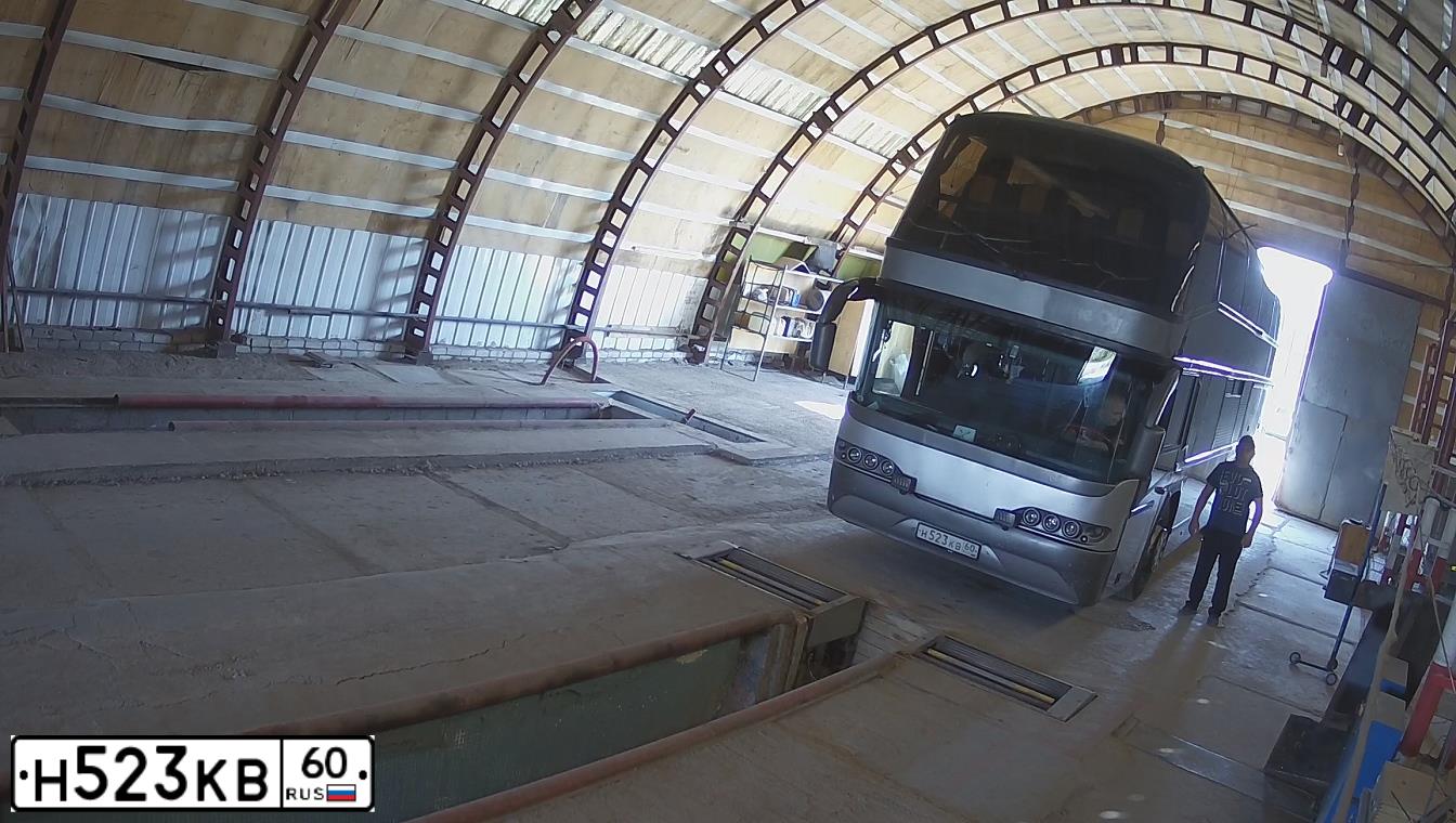Фото автомобиля NEOPLAN SKYLINER, 1992 — госномер Н523КВ60. Цвет: ТЕМНО-СЕРЫЙ
