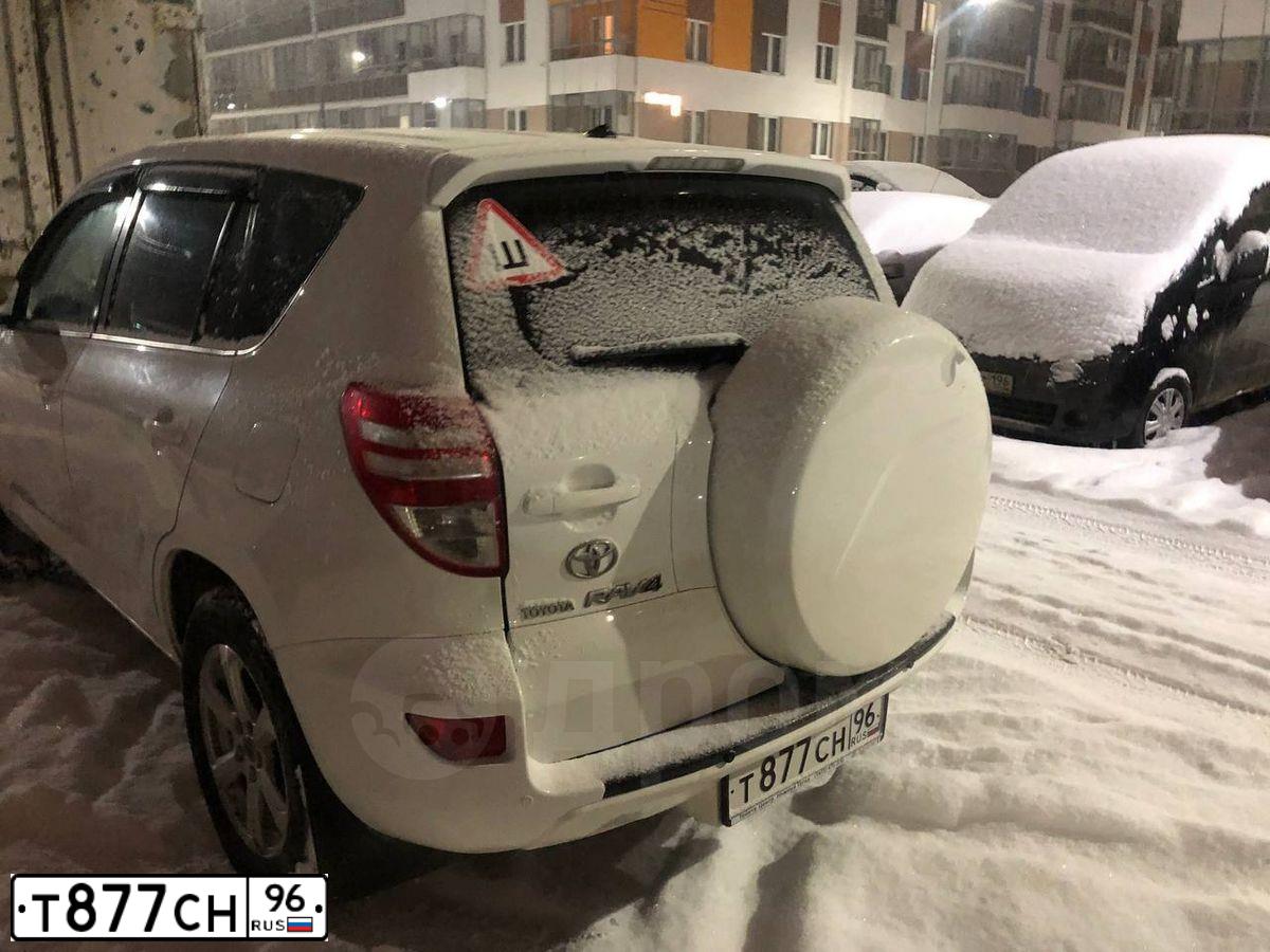 Фото автомобиля TOYOTA RAV4, 2011 — госномер С838ОМ196. Цвет: Белый