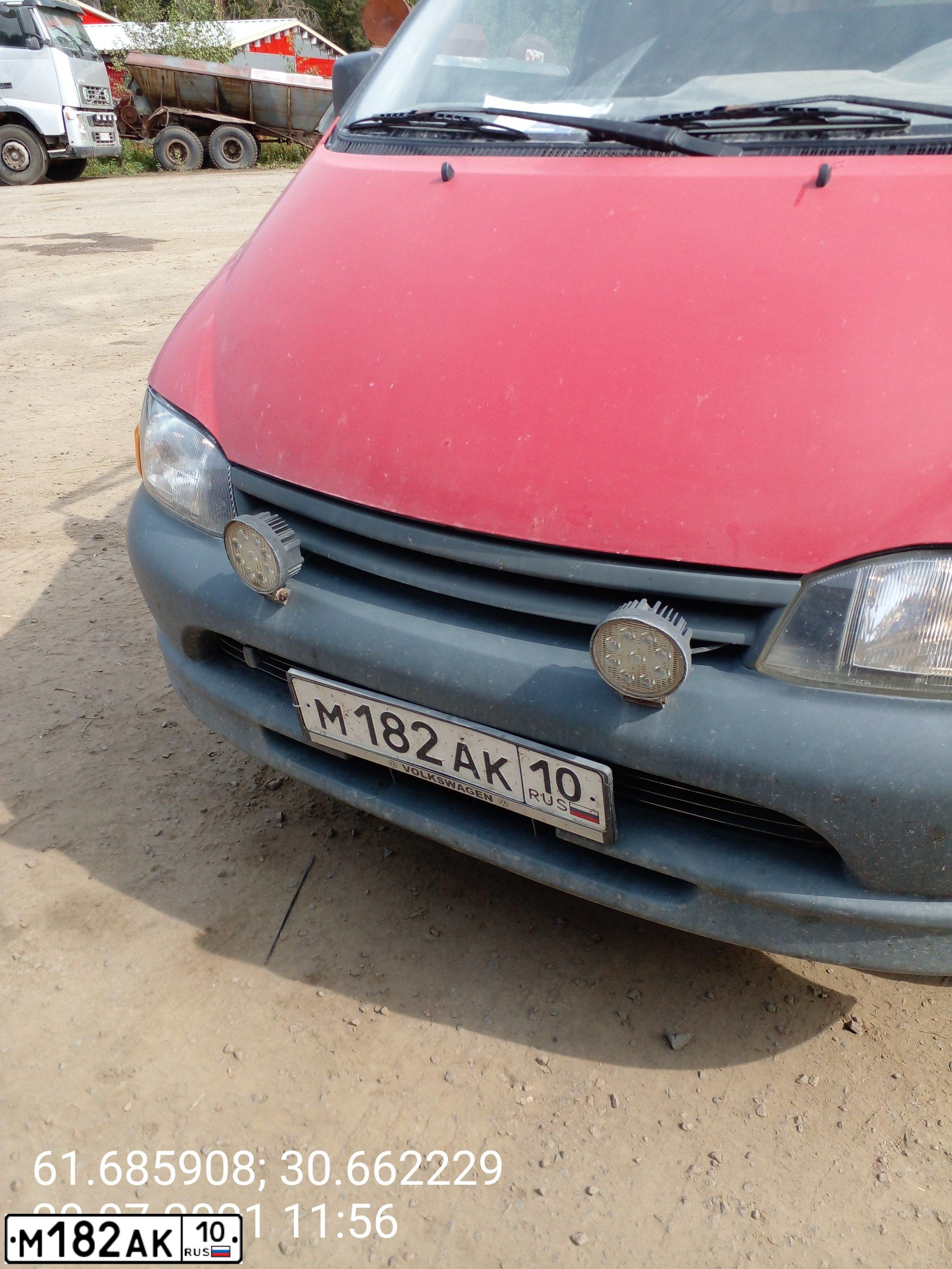 Фото автомобиля TOYOTA HIACE, 1998 — госномер М182АК10. Цвет: КРАСНЫЙ