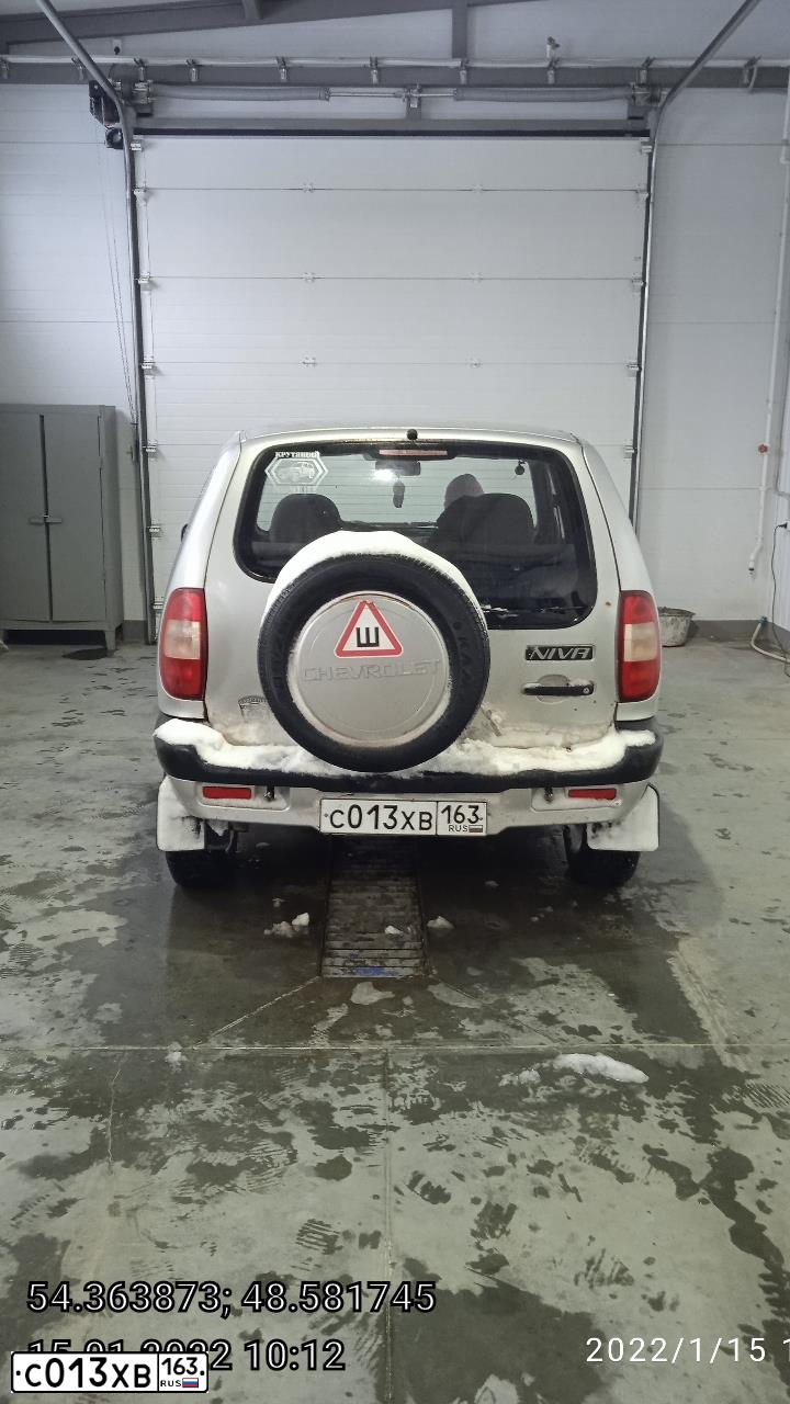 Фото автомобиля CHEVROLET NIVA, 2004 — госномер С013ХВ163. Цвет: Светло-Серебристый металлик
