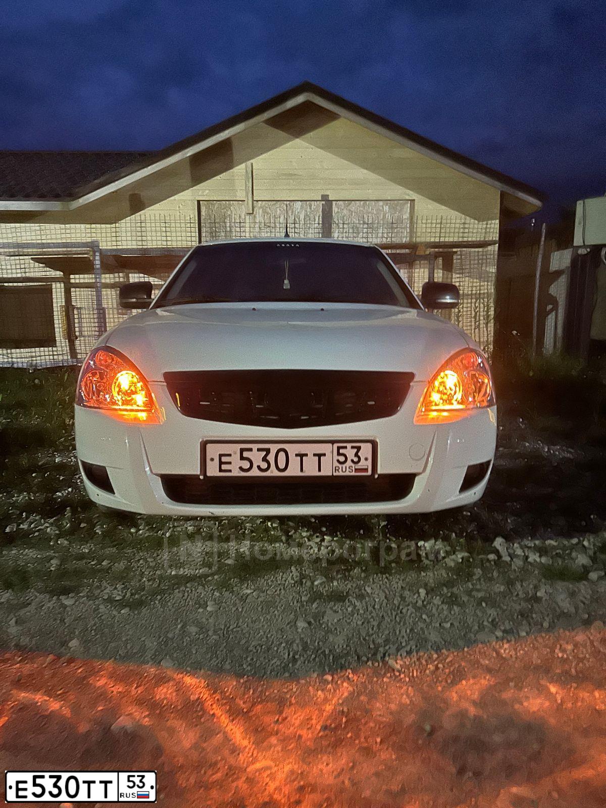 Фото автомобиля LADA 2170 PRIORA, 2014 — госномер Е530ТТ53. Цвет: Белый