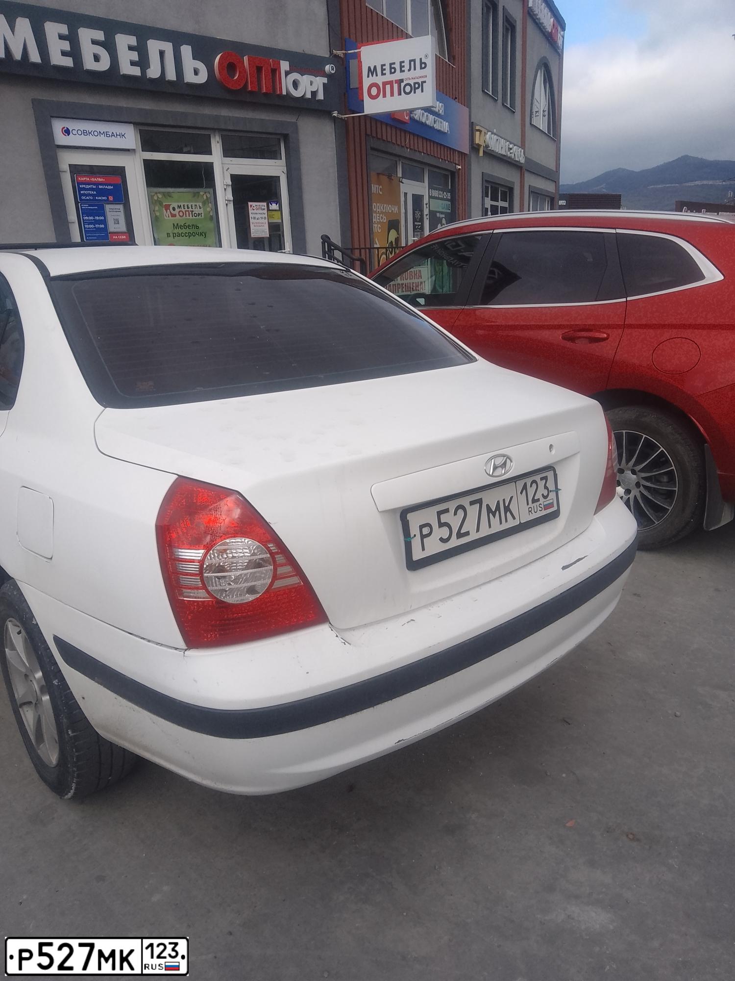Фото автомобиля HYUNDAI ELANTRA, 2005 — госномер Р527МК123. Цвет: Белый