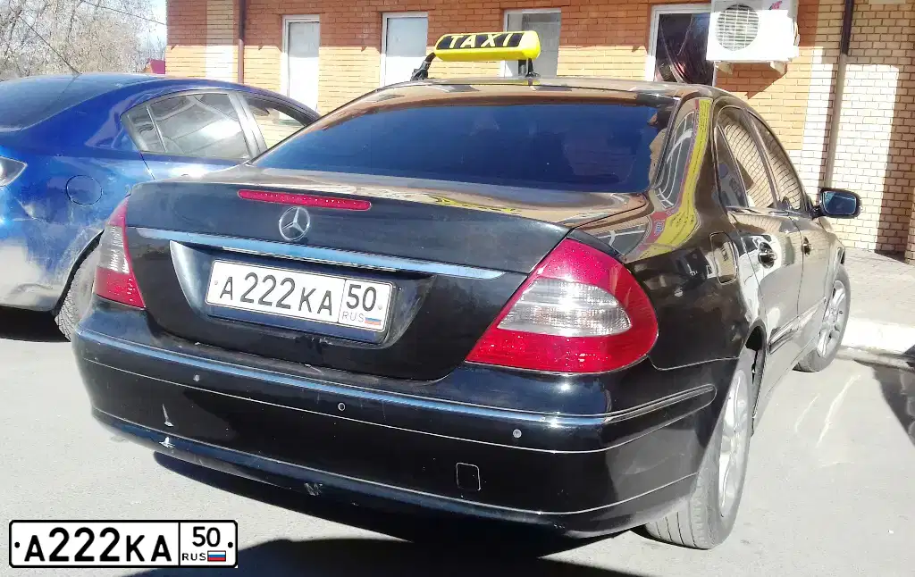Фото автомобиля RENAULT РЕНО ЛАГУНА, 1995 — госномер А222КА50. Цвет: ЗЕЛЕНЫЙ