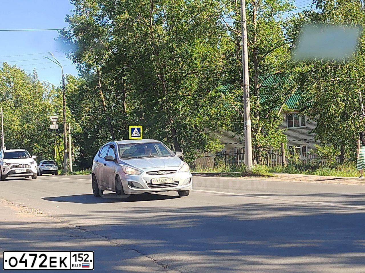 Фото автомобиля HYUNDAI SOLARIS, 2012 — госномер О472ЕК152. Цвет: СЕРО-ГОЛУБОЙ