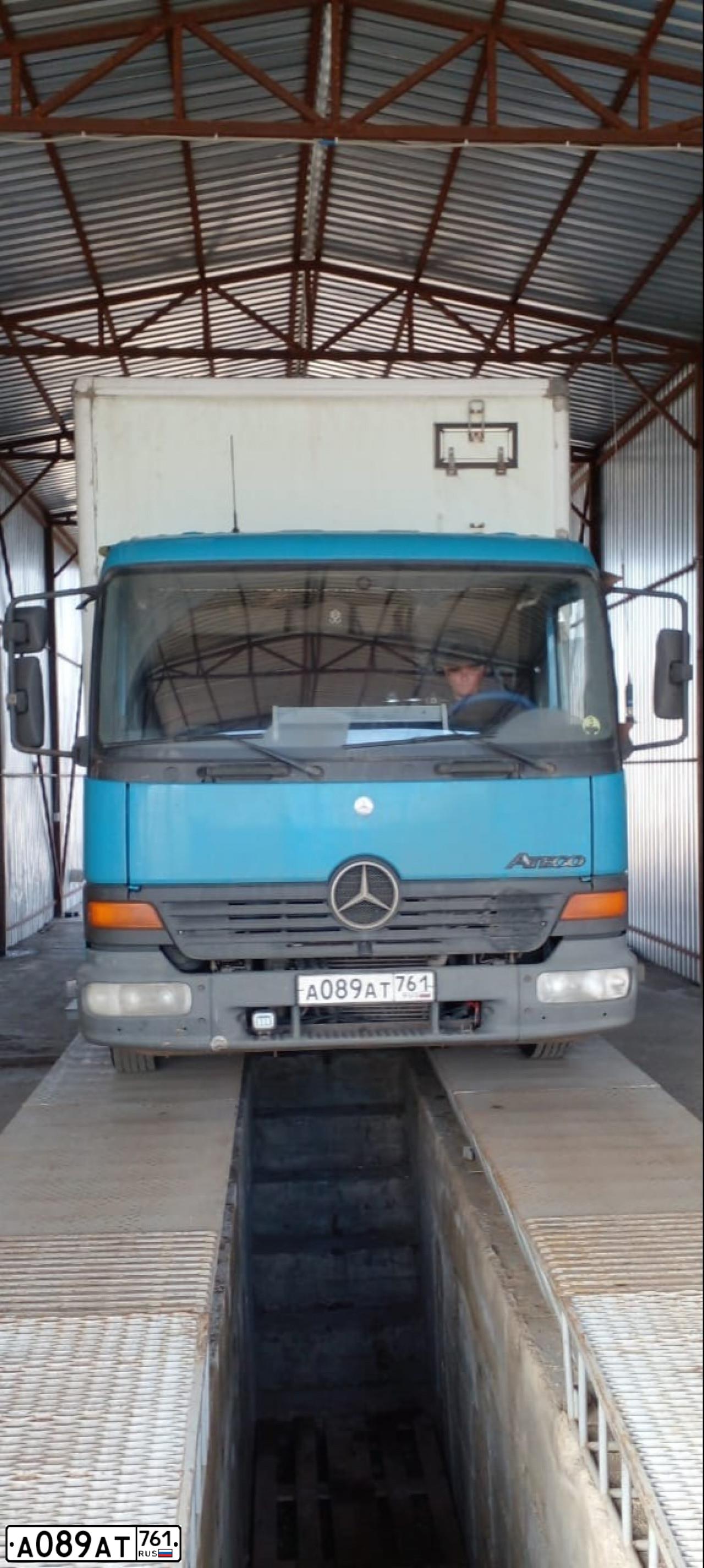 Фото автомобиля MERCEDES ATEGO, 2003 — госномер А089АТ761. Цвет: синий