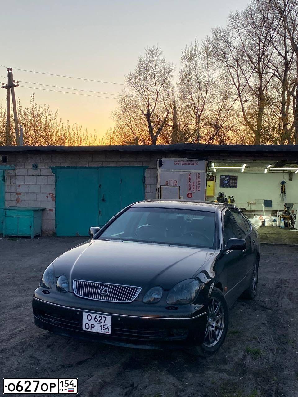 Фото автомобиля LEXUS GS, 2000 — госномер О627ОР154. Цвет: ЧЕРНЫЙ