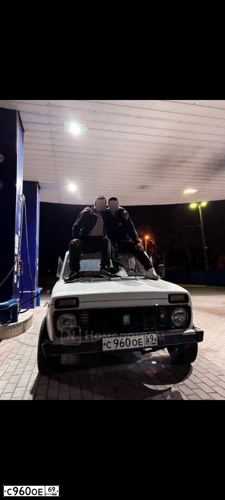 Фото автомобиля LADA 2121 NIVA, 1990 — госномер С960ОЕ69. Цвет: САФАРИ