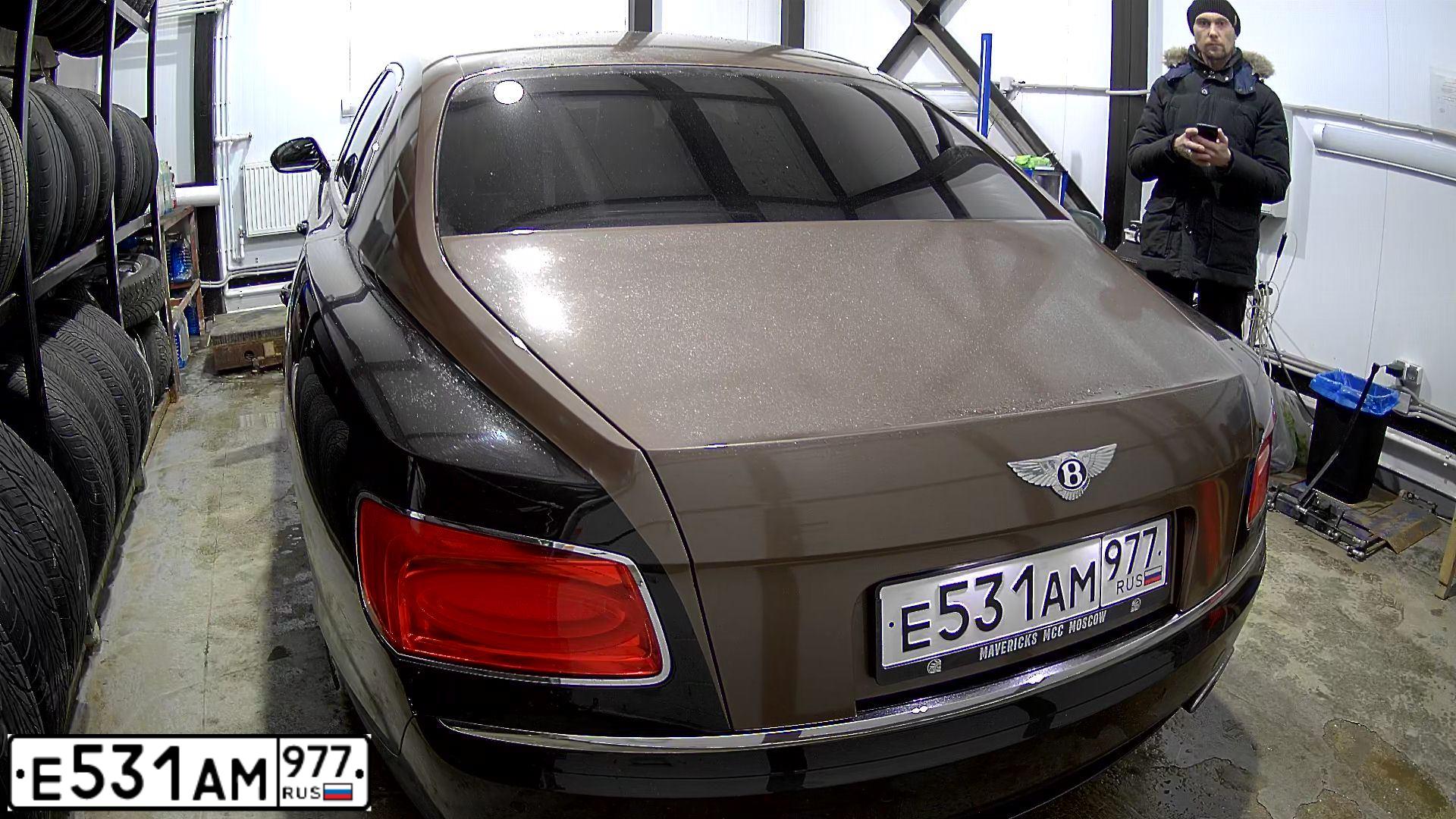 Фото автомобиля BENTLEY FLYING SPUR, 2013 — госномер Е531АМ977. Цвет: Коричневый