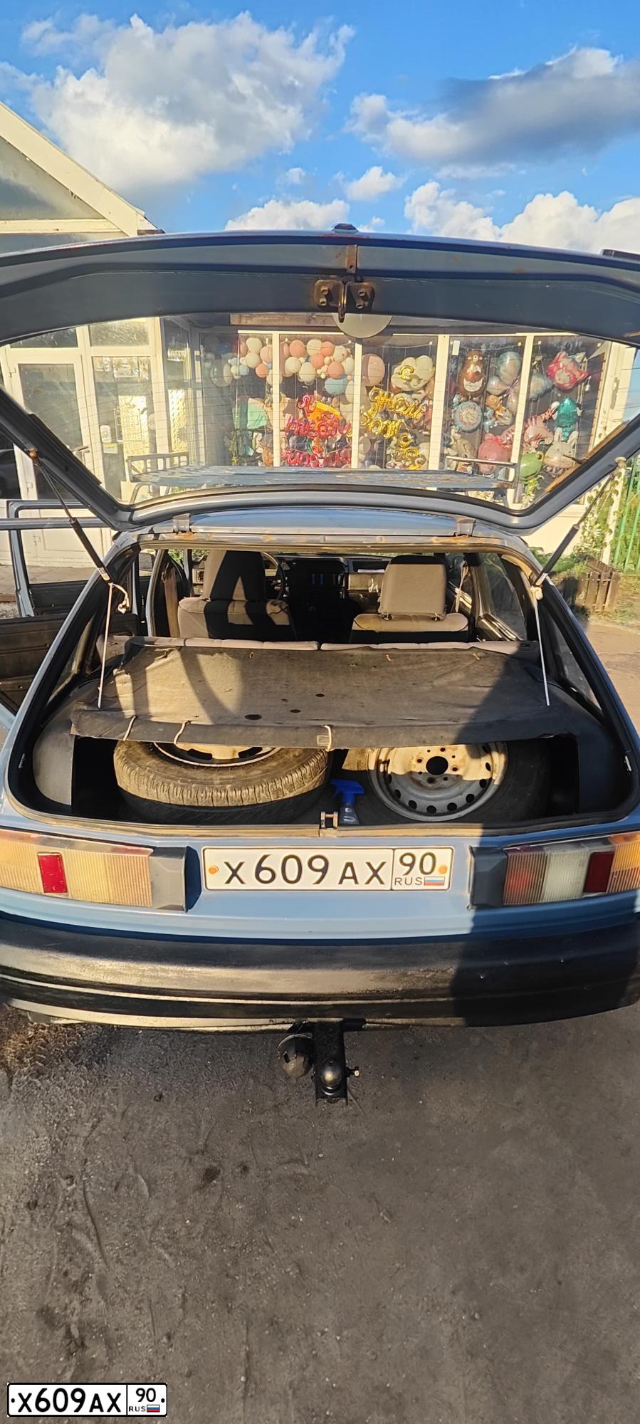 Фото автомобиля IZH 2126, 2000 — госномер Х609АХ90. Цвет: синий
