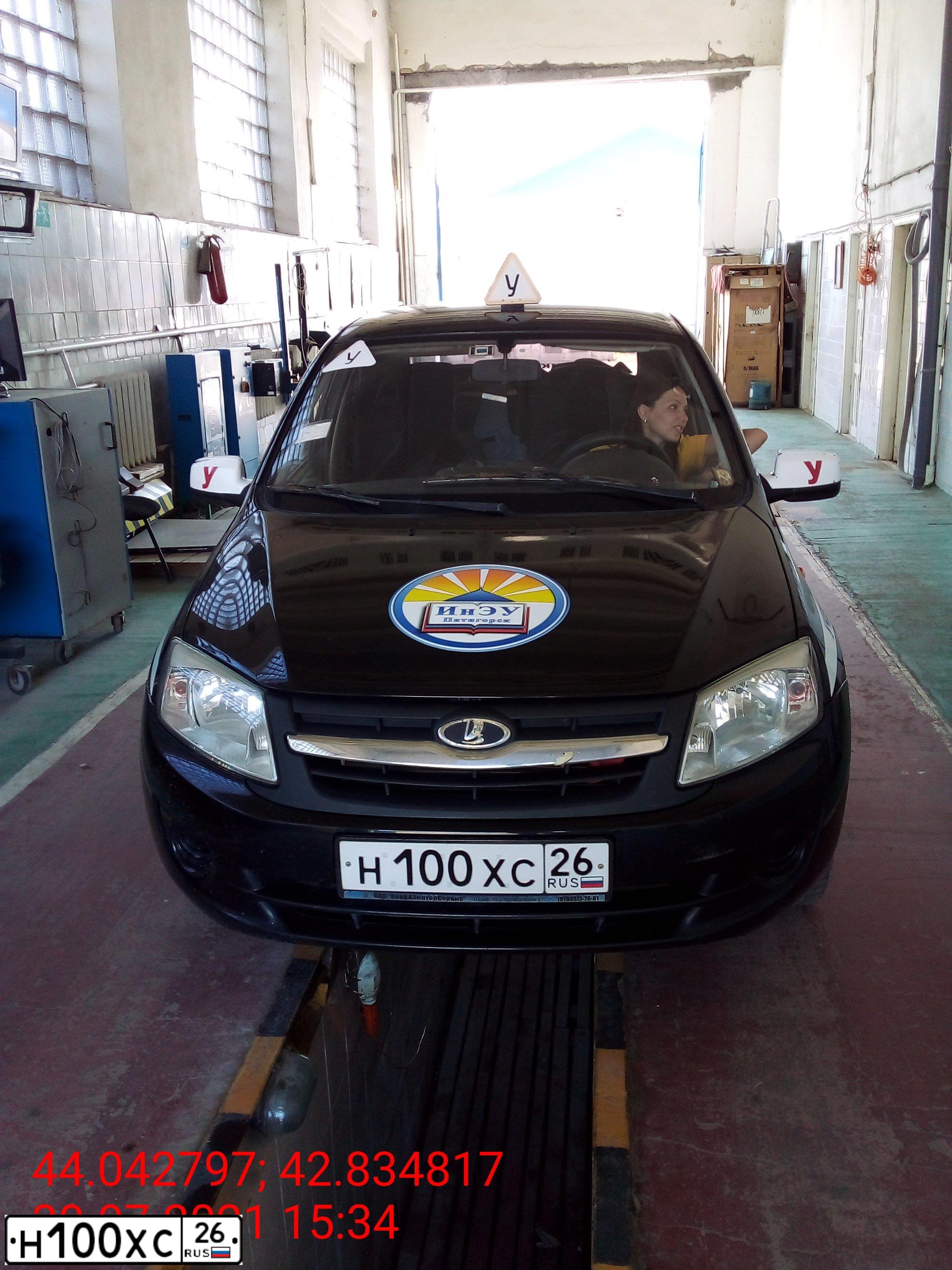 Фото автомобиля LADA 2190 GRANTA, 2012 — госномер Н100ХС26. Цвет: СИНЕ ЧЕРНЫЙ