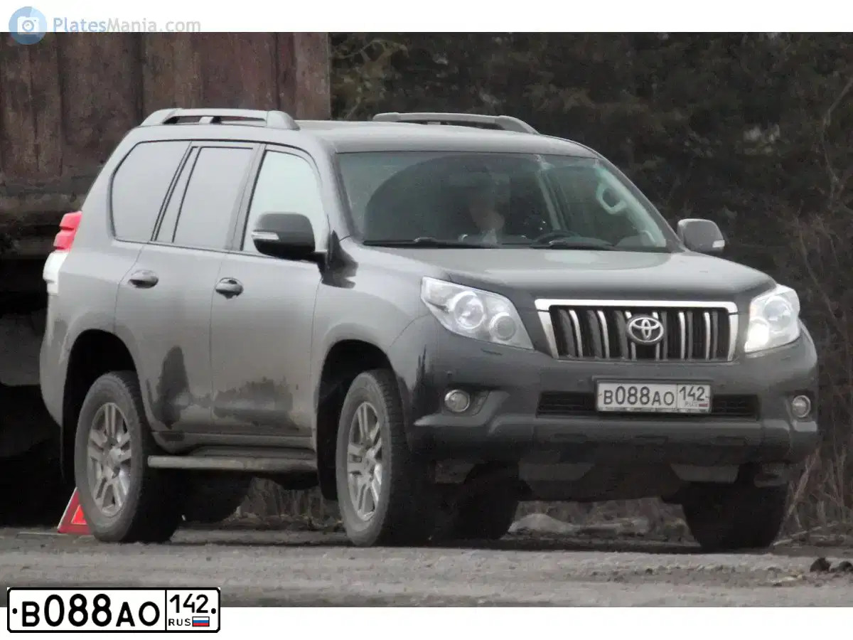Фото автомобиля TOYOTA LANDCRUISER, 2011 — госномер В088АО142. Цвет: ЧЕРНЫЙ