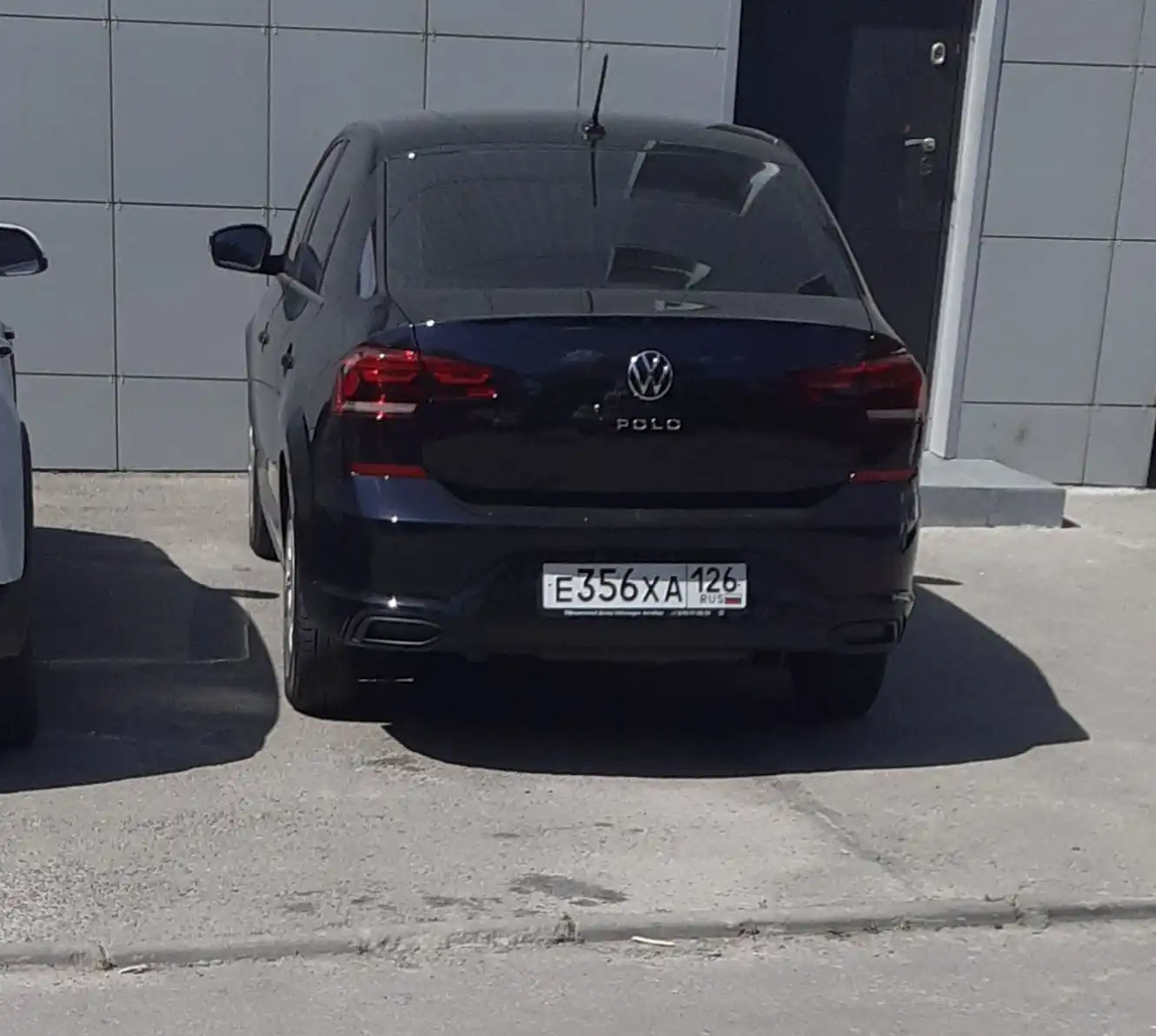 Фото автомобиля VOLKSWAGEN POLO, 2020 — госномер С274АЕ185. Цвет: ЧЕРНЫЙ
