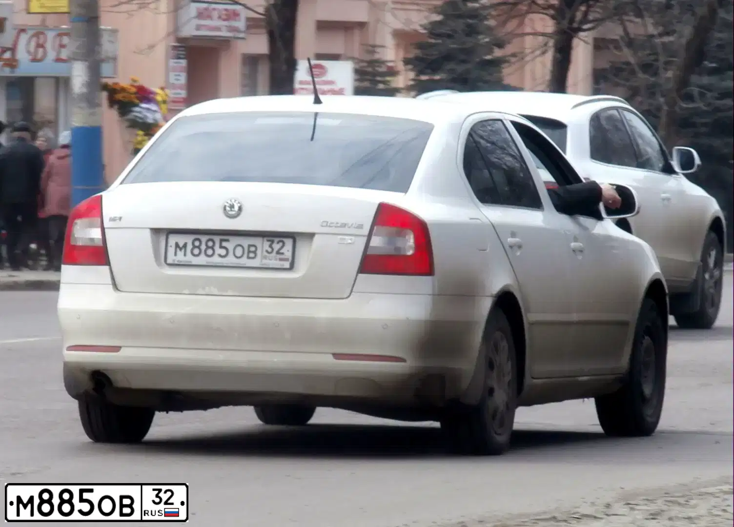 Фото автомобиля SKODA OCTAVIA, 2013 — госномер М885ОВ32. Цвет: Белый