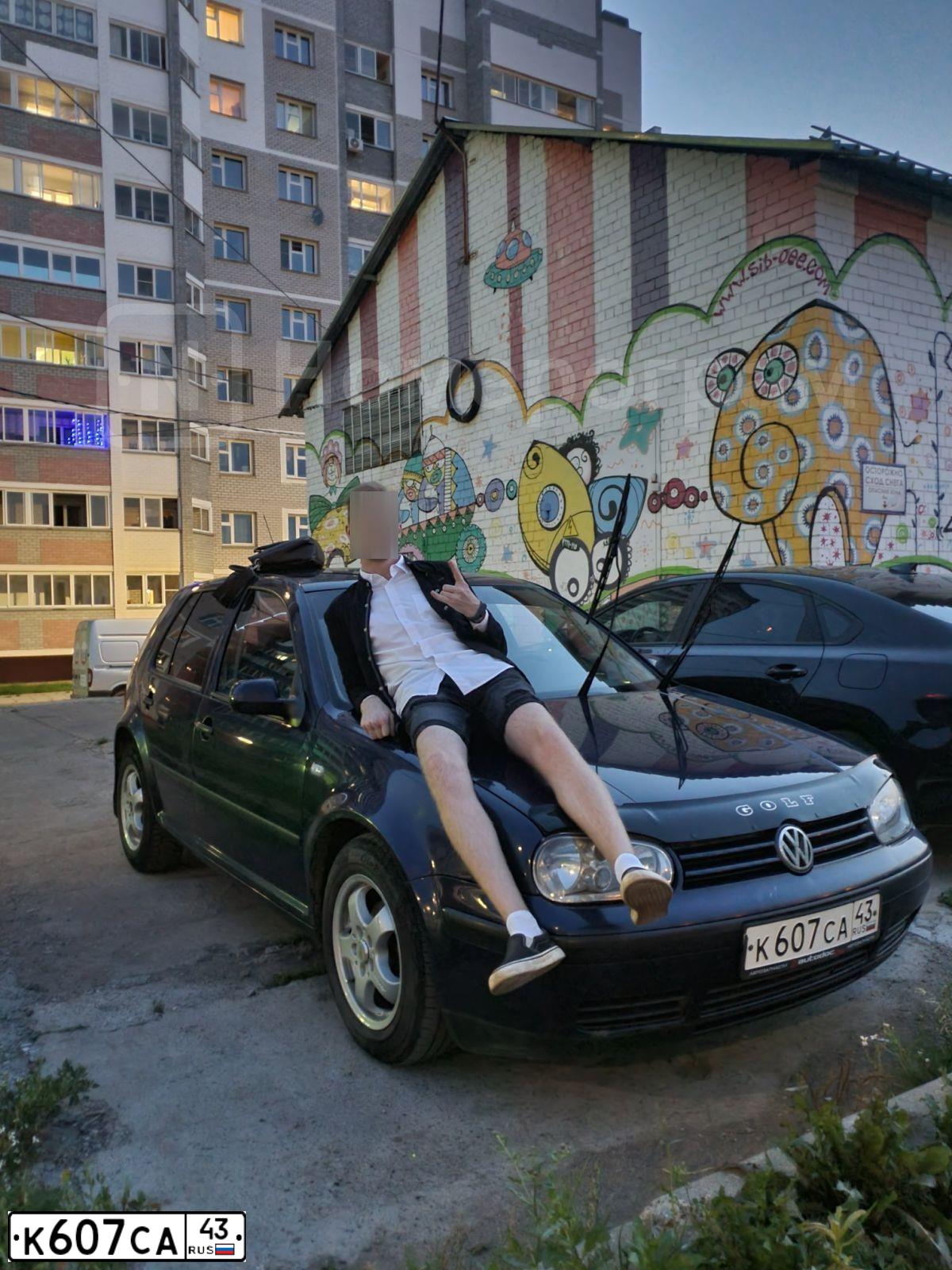 Фото автомобиля VOLKSWAGEN GOLF, 2001 — госномер К607СА43. Цвет: СИНИЙ