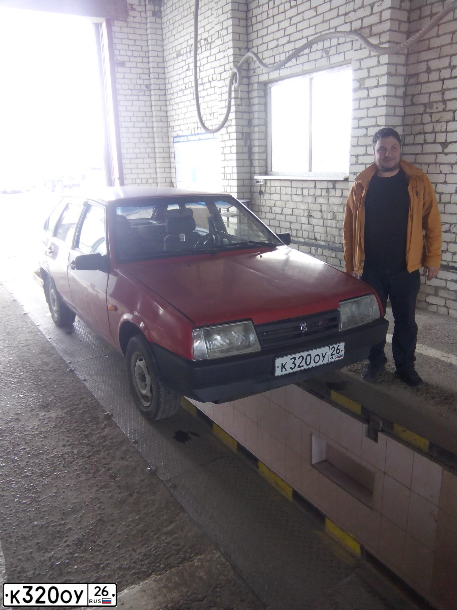 Фото автомобиля LADA 2109 SAMARA, 1993 — госномер Р736РМ126. Цвет: Красный
