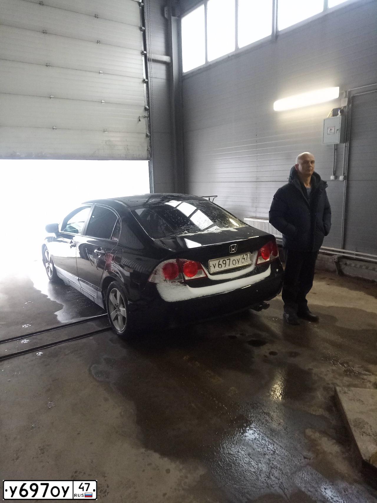 Фото автомобиля HONDA CIVIC, 2008 — госномер У697ОУ47. Цвет: ЧЕРНЫЙ