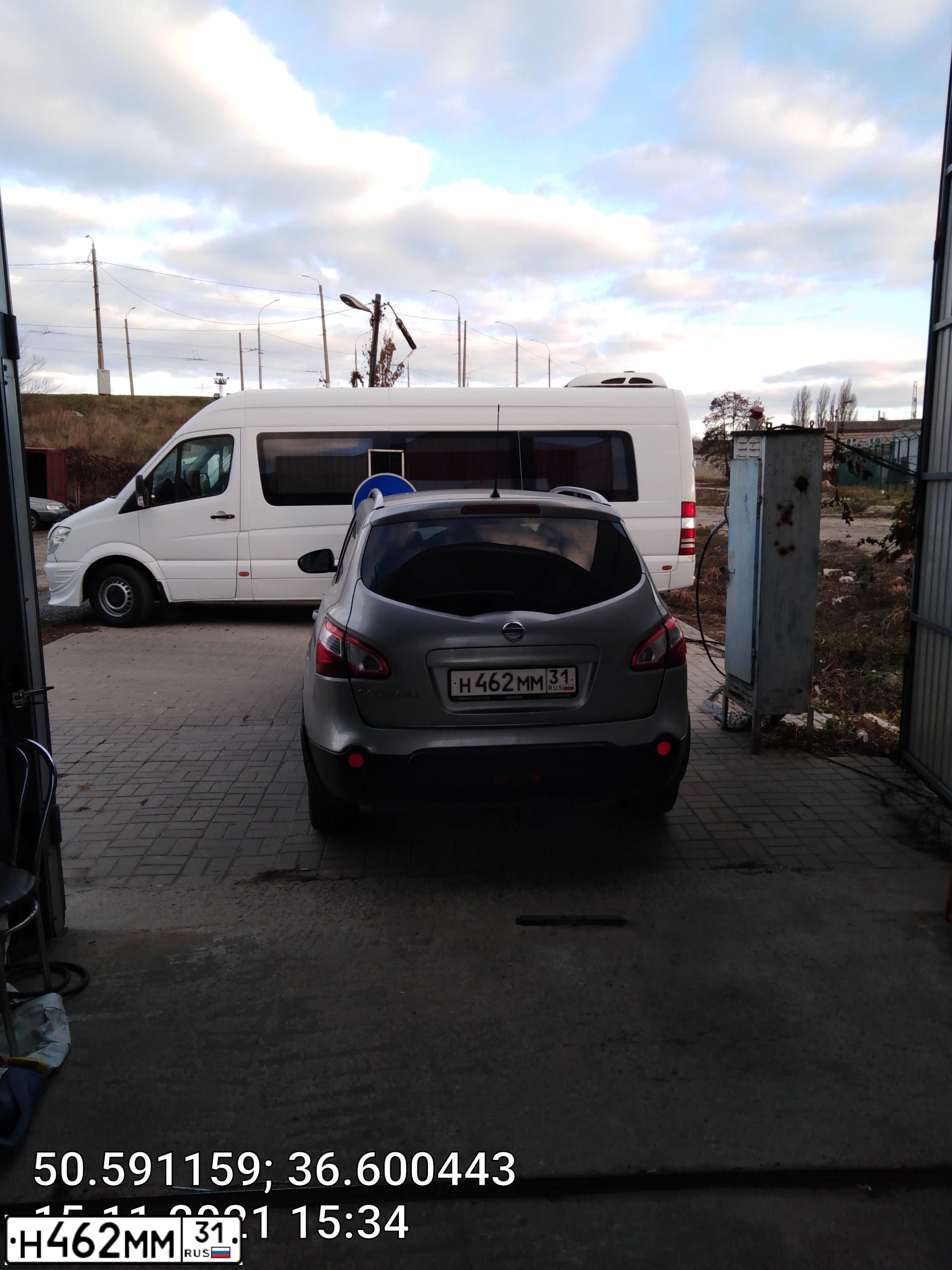 Фото автомобиля NISSAN QASHQAI, 2012 — госномер С411ОС790. Цвет: Серебристый
