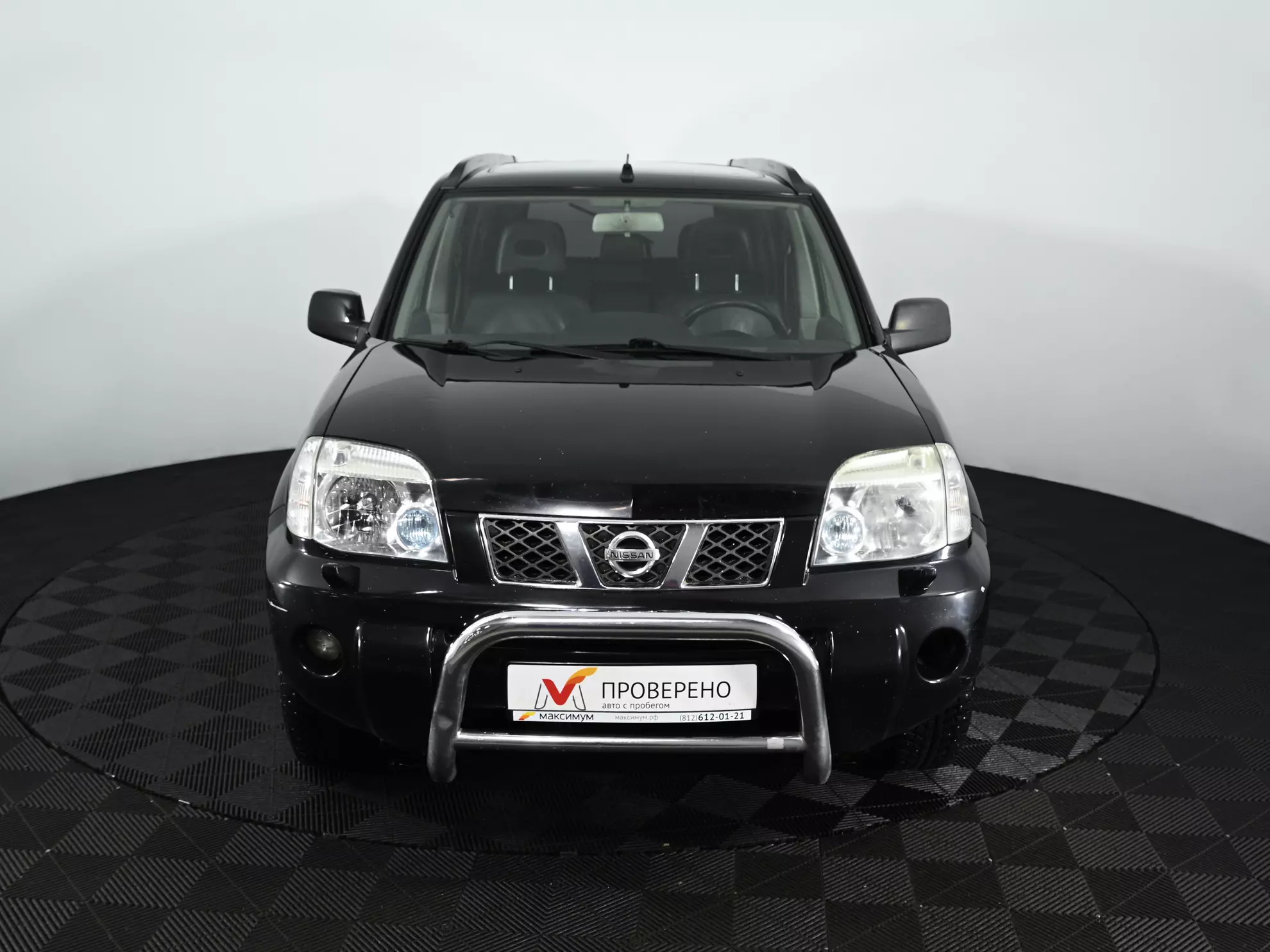 Фото автомобиля NISSAN X-TRAIL, 2005 — госномер Р402РХ178. Цвет: ЧЕРНЫЙ