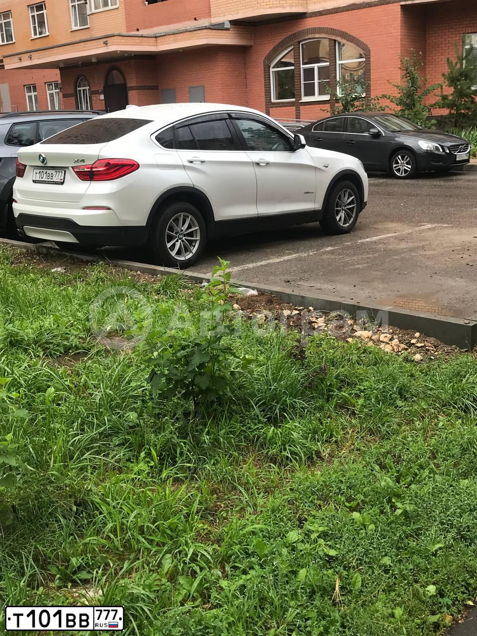 Фото автомобиля VOLVO XC60, 2012 — госномер Р024ХВ777. Цвет: Серый