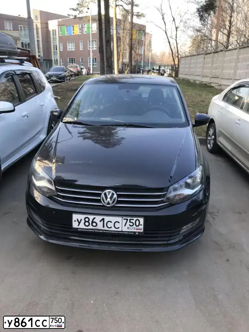 Фото автомобиля VOLKSWAGEN POLO, 2018 — госномер Т640НН31. Цвет: ЧЕРНЫЙ