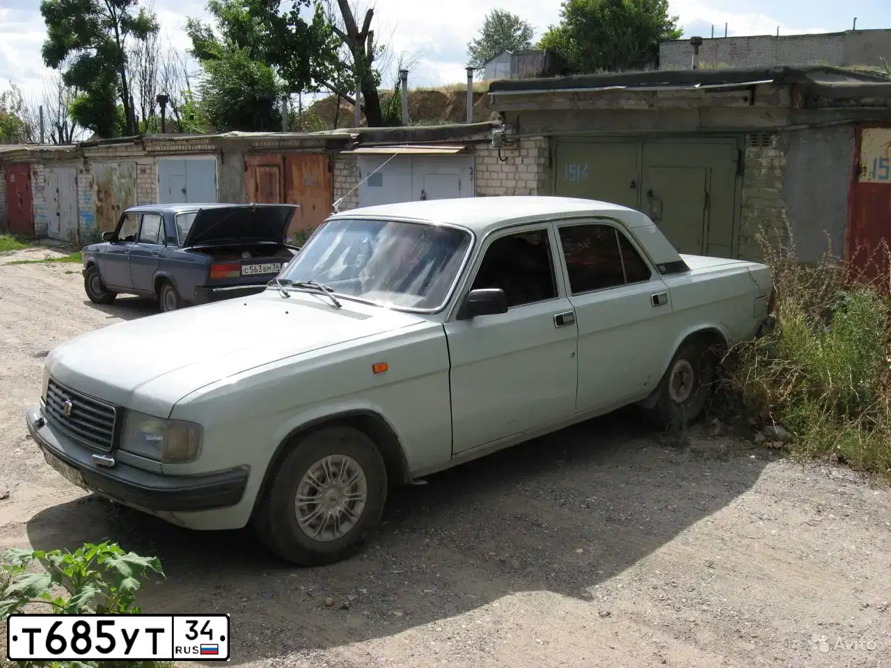 Фото автомобиля GAZ 3102 WOLGA, 1994 — госномер Т685УТ34. Цвет: СВЕТЛО СЕРЫЙ