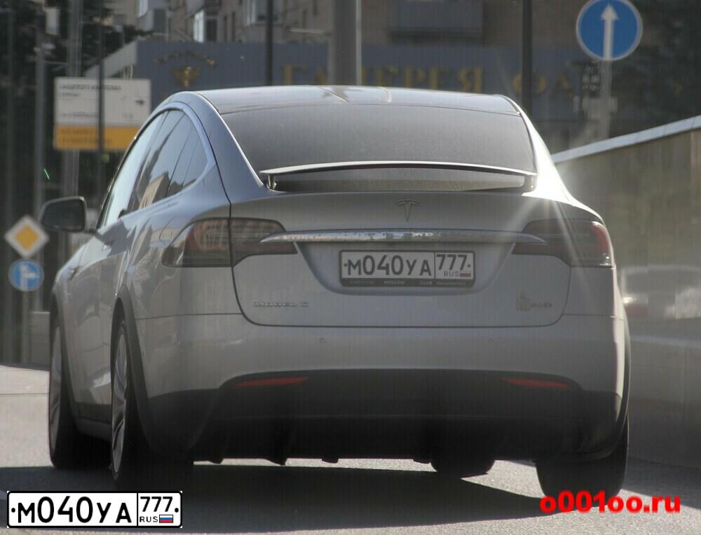 Фото автомобиля TESLA X, 2016 — госномер М040УА777. Цвет: СЕРЕБРИСТЫЙ