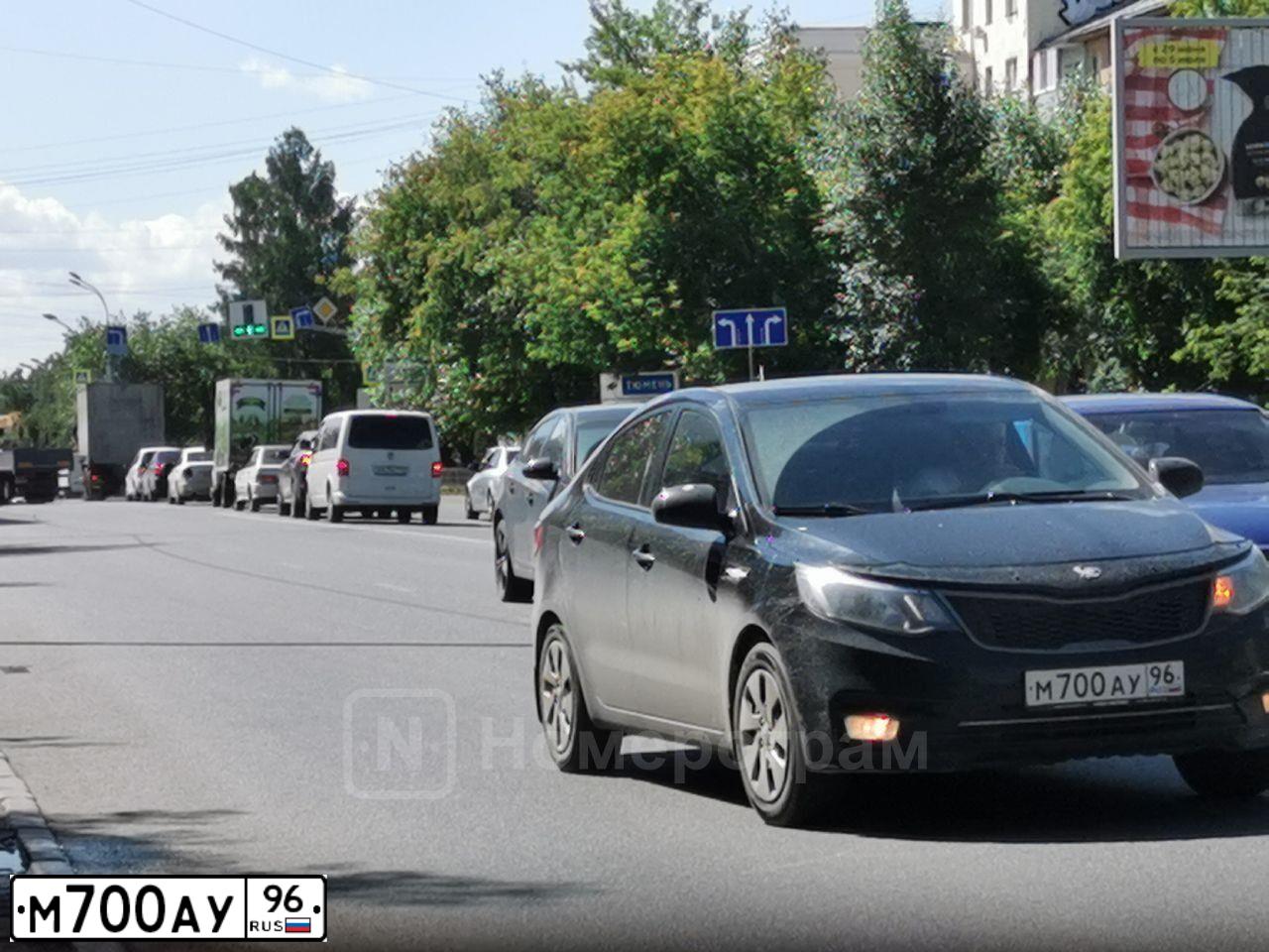 Фото автомобиля KIA RIO, 2012 — госномер А477СХ196. Цвет: серебристый