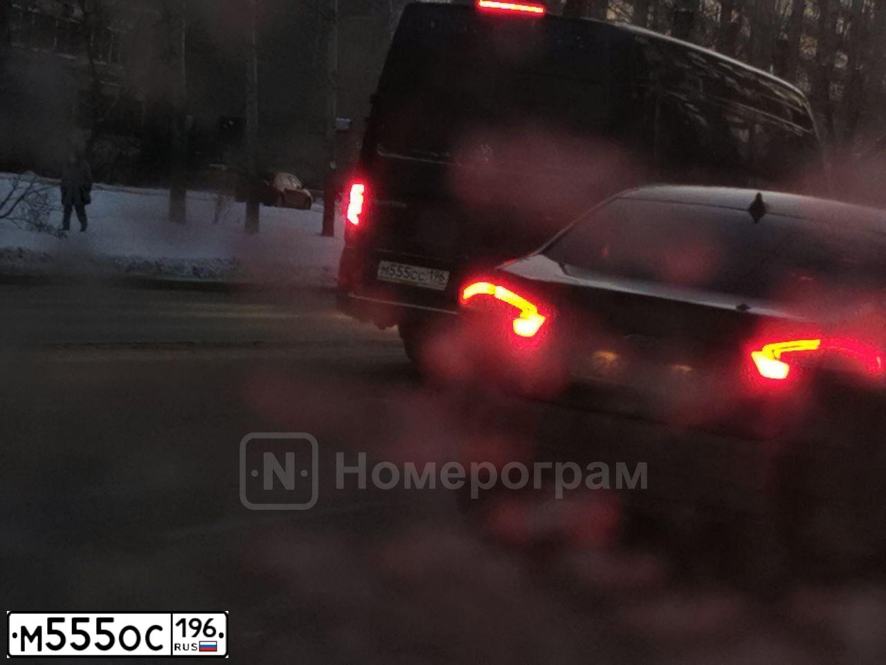 Фото автомобиля CHEVROLET EXPRESS VAN, 2013 — госномер М555ОС196. Цвет: ЧЕРНЫЙ