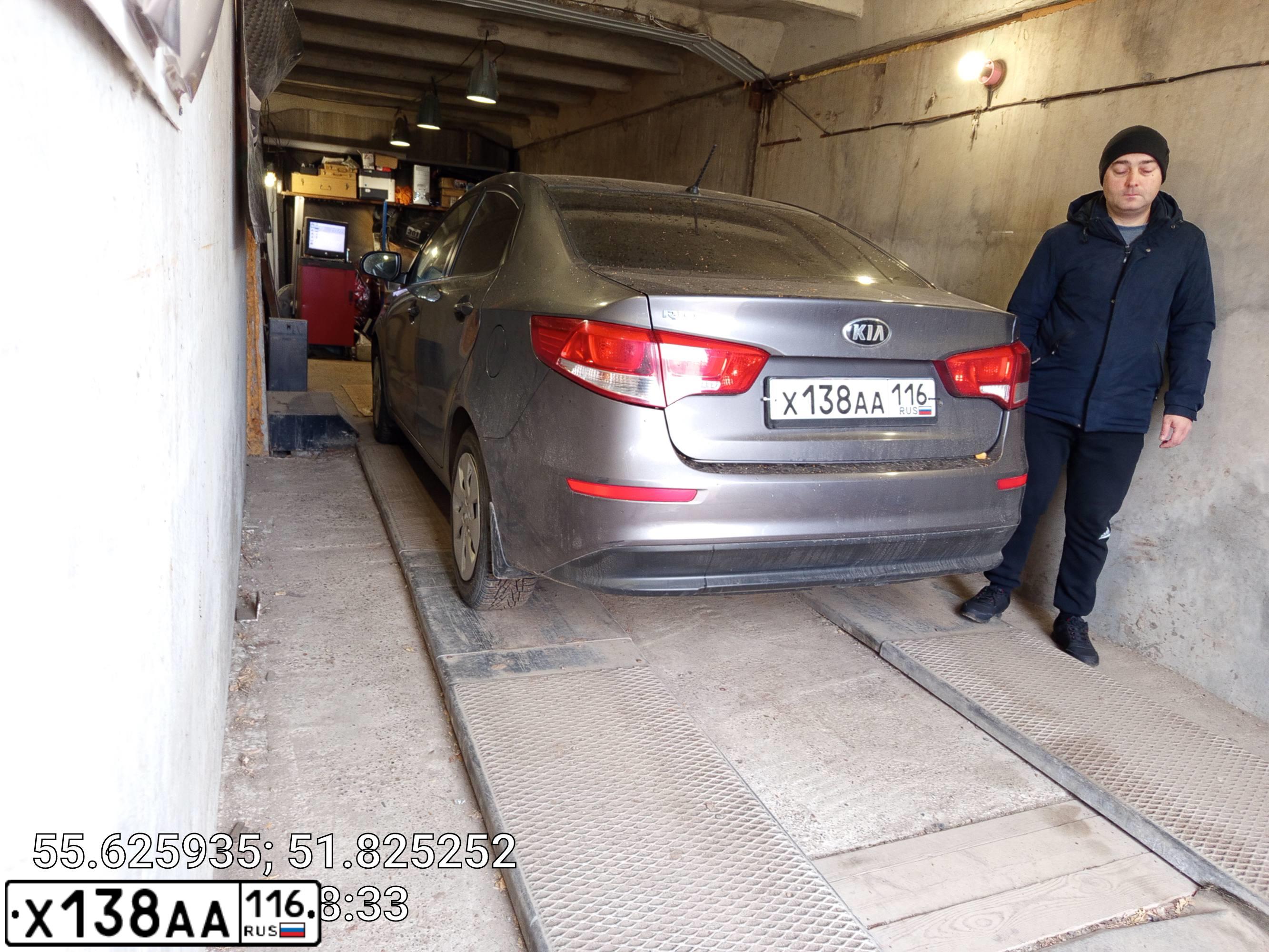 Фото автомобиля KIA RIO, 2015 — госномер Х138АА116. Цвет: ТЕМНО-СЕРЫЙ