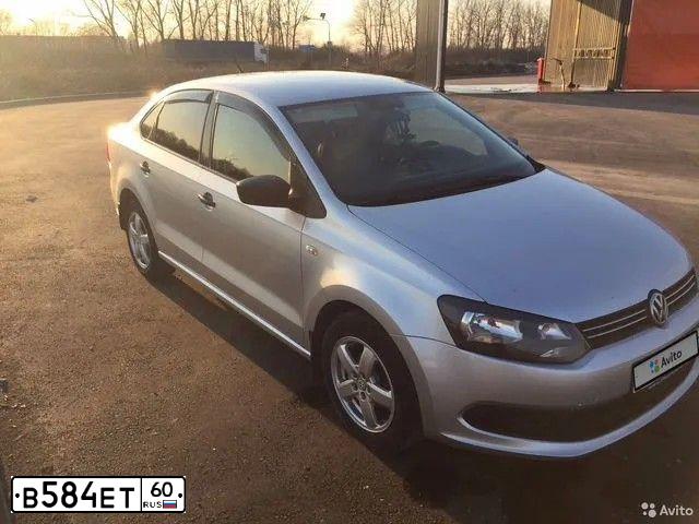 Фото автомобиля VOLKSWAGEN POLO, 2010 — госномер В584ЕТ60. Цвет: СЕРЕБРИСТЫЙ