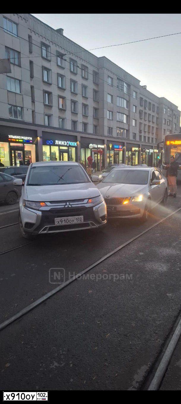 Фото автомобиля MITSUBISHI OUTLANDER, 2018 — госномер Х910ОУ102. Цвет: БЕЛЫЙ