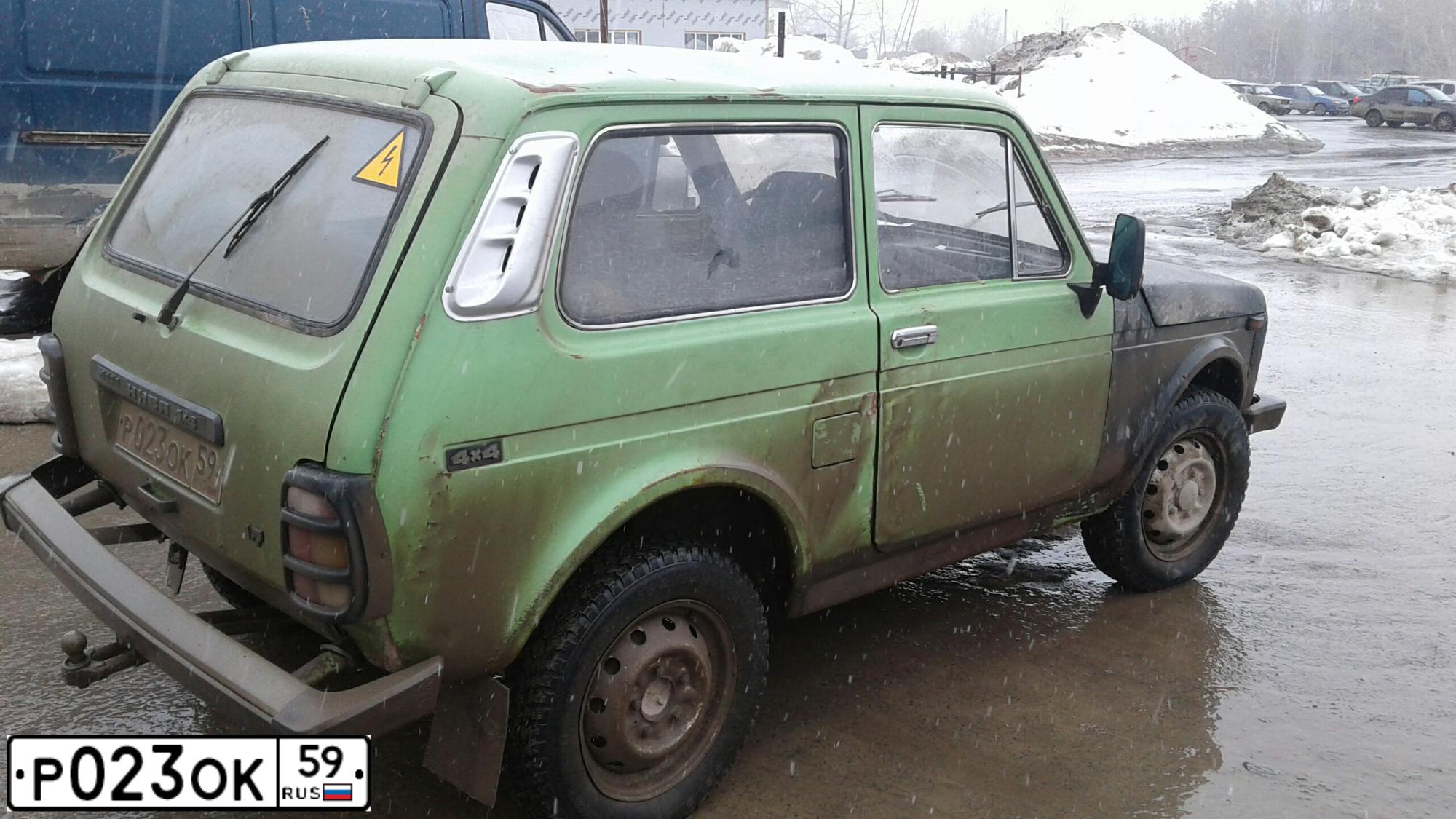 Фото автомобиля LADA 2121 NIVA, 1994 — госномер Р023ОК59. Цвет: ОЛИВКОВЫЙ