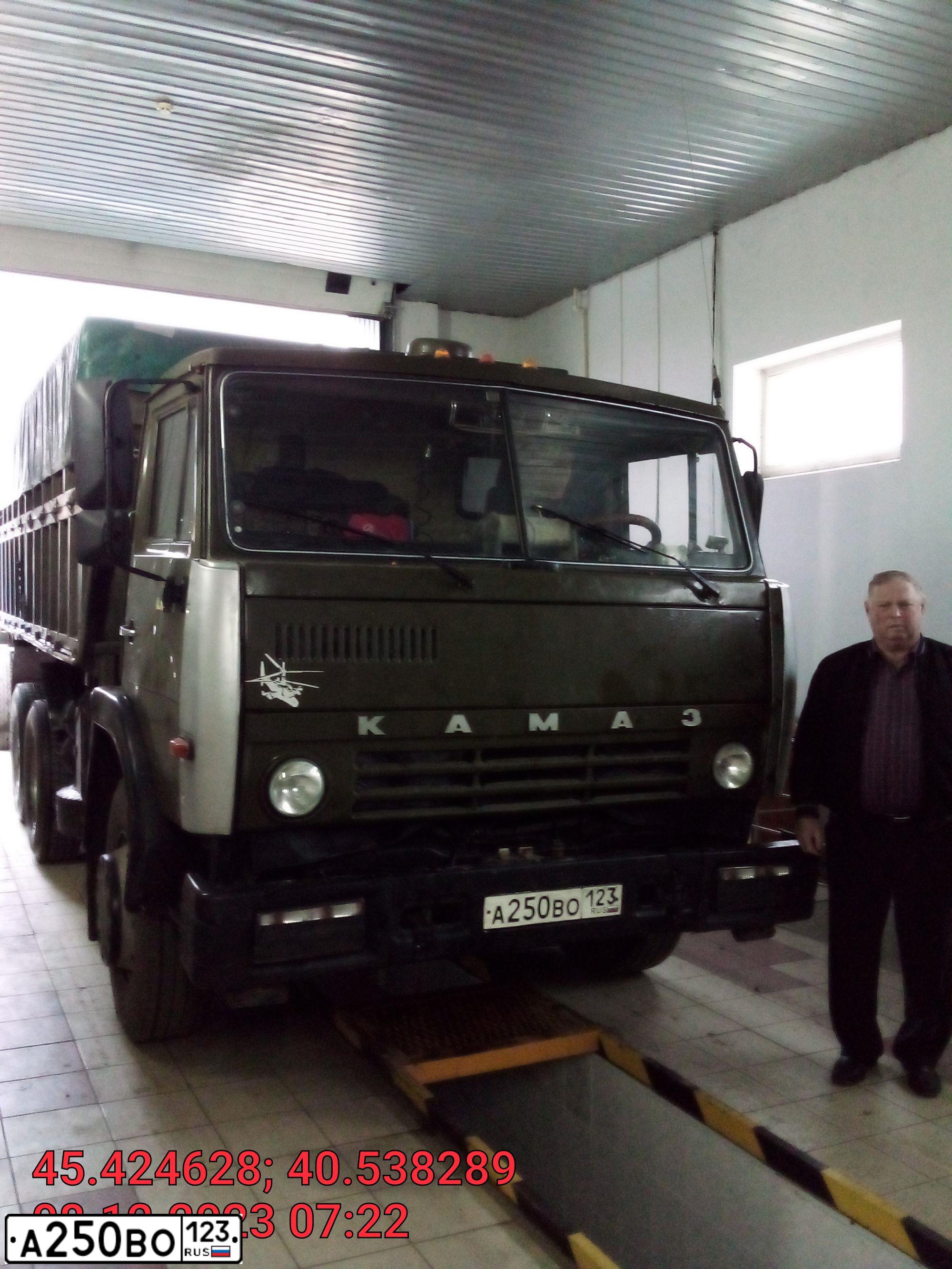Фото автомобиля KAMAZ 55102 /6X4/, 1988 — госномер А250ВО123. Цвет: синий