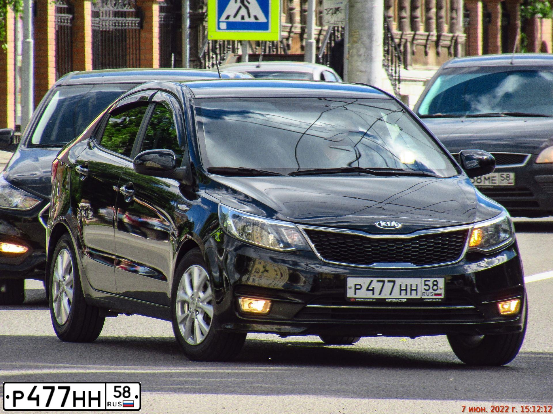 Фото автомобиля KIA RIO, 2017 — госномер Р477НН58. Цвет: ЧЕРНЫЙ