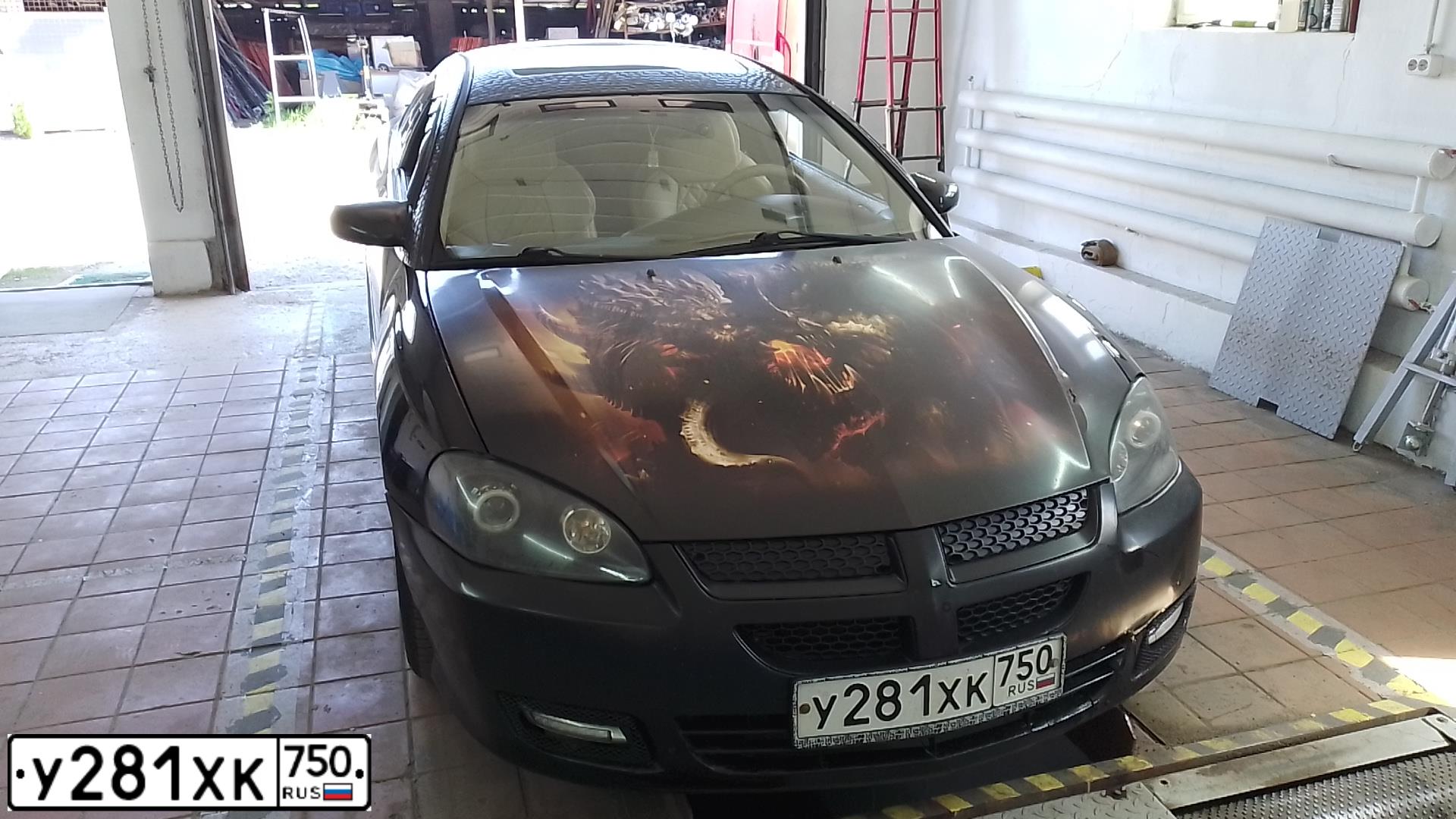 Фото автомобиля DODGE STRATUS, 2004 — госномер Р728ЕС790. Цвет: ЧЕРНЫЙ