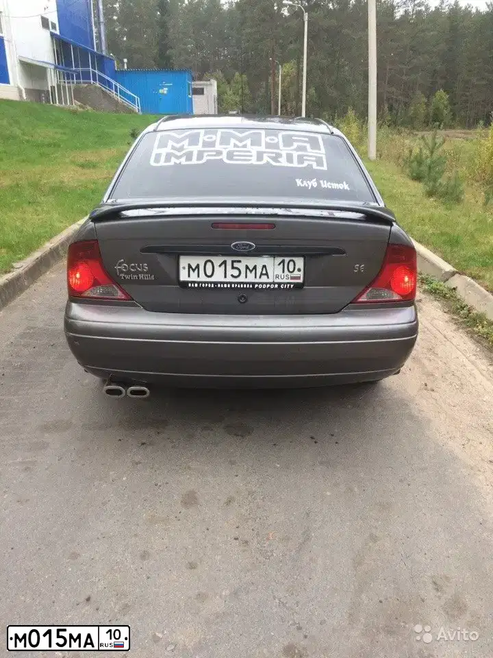 Фото автомобиля FORD FOCUS, 2002 — госномер М015МА10. Цвет: СЕРЫЙ