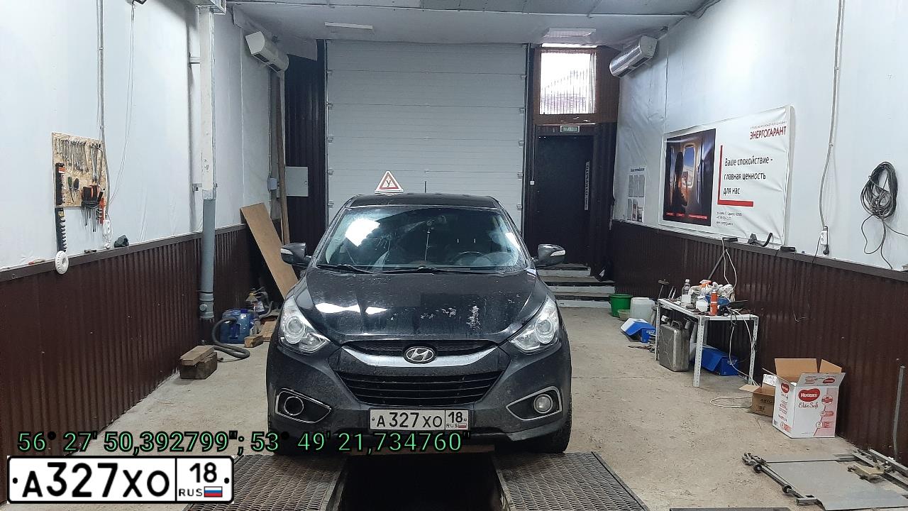 Фото автомобиля HYUNDAI IX35, 2012 — госномер А327ХО18. Цвет: ЧЕРНЫЙ