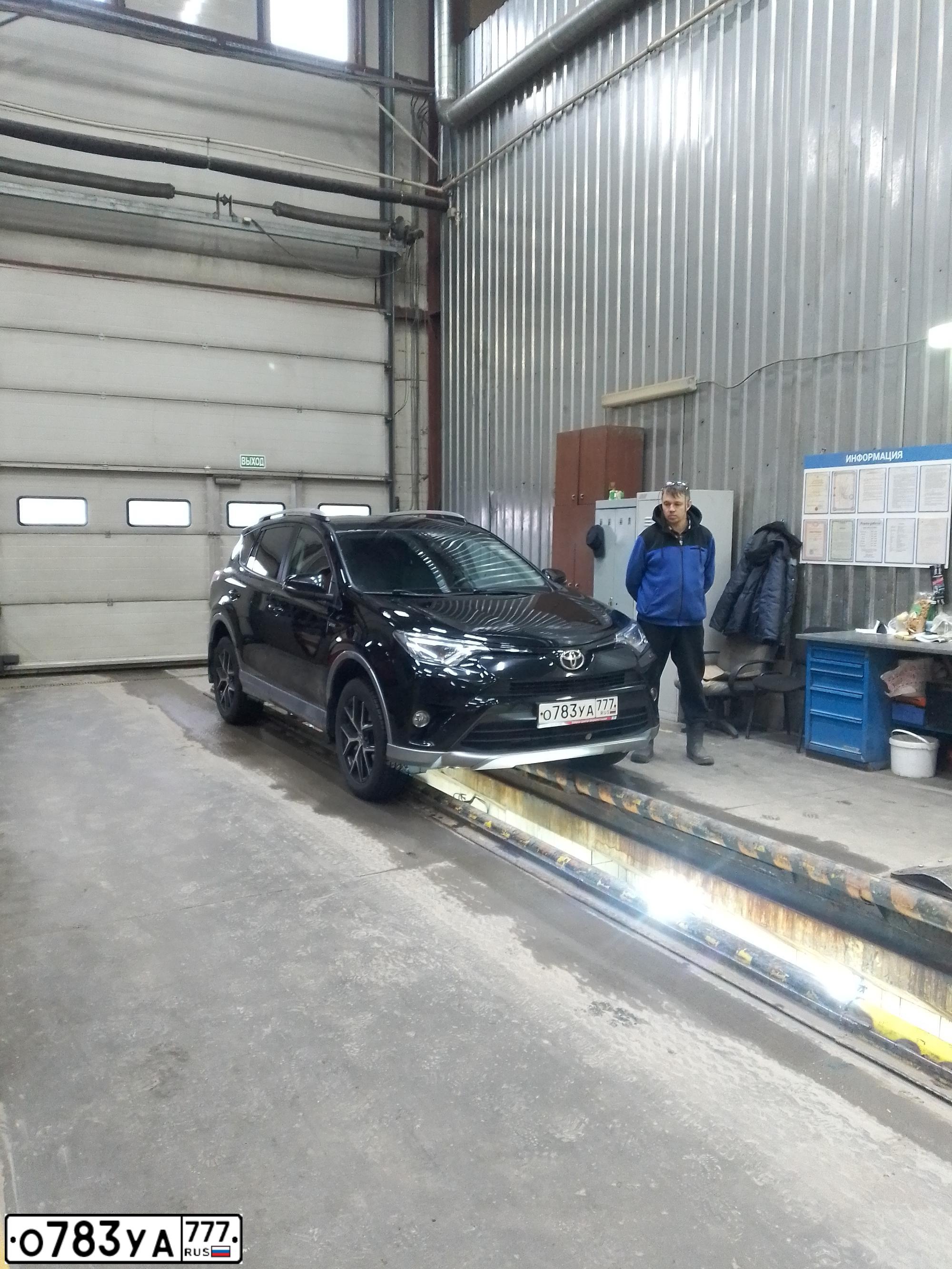 Фото автомобиля TOYOTA RAV4, 2017 — госномер О783УА777. Цвет: ЧЕРНЫЙ МЕТАЛИК
