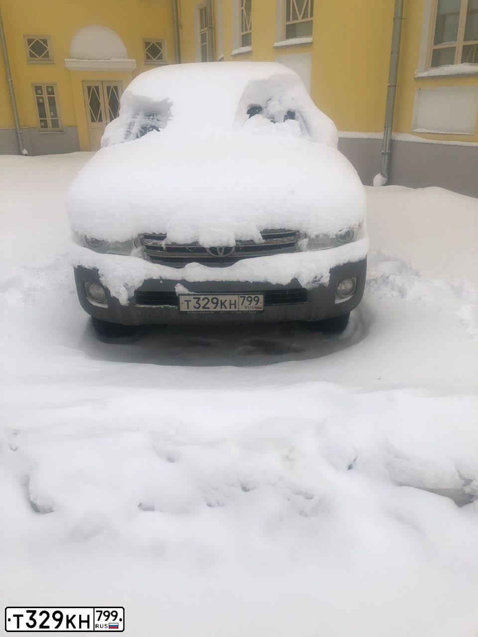Фото автомобиля TOYOTA LANDCRUISER 200, 2012 — госномер Т329КН799. Цвет: Серый