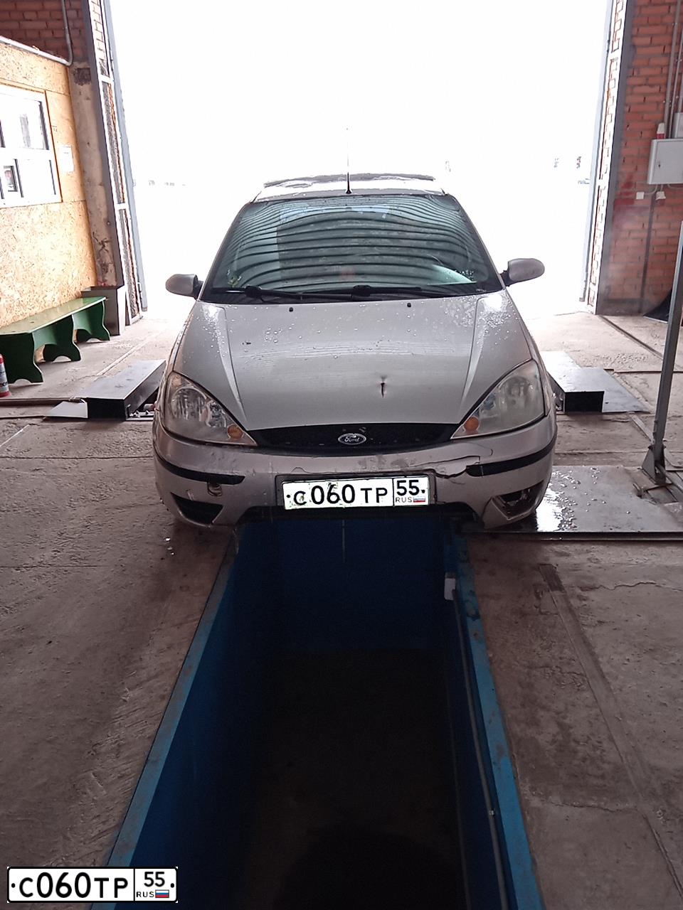 Фото автомобиля FORD FOCUS, 2004 — госномер С060ТР55. Цвет: СЕРЕБРИСТЫЙ МЕТАЛЛИК