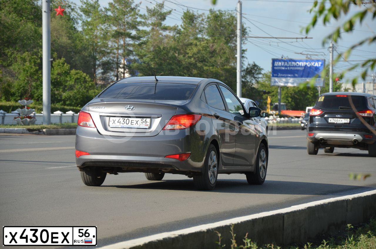 Фото автомобиля HYUNDAI SOLARIS, 2016 — госномер Х430ЕХ56. Цвет: ТЕМНО-СЕРЫЙ