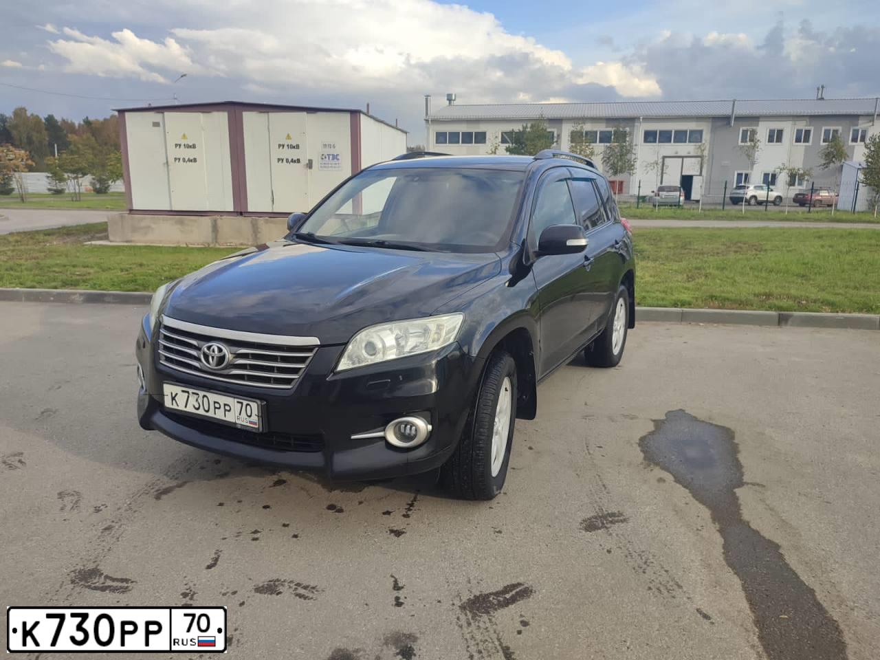 Фото автомобиля TOYOTA RAV4, 2011 — госномер К730РР70. Цвет: ЧЕРНЫЙ