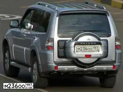 Фото автомобиля MITSUBISHI PAJERO, 2011 — госномер К324НО134. Цвет: Серебристый