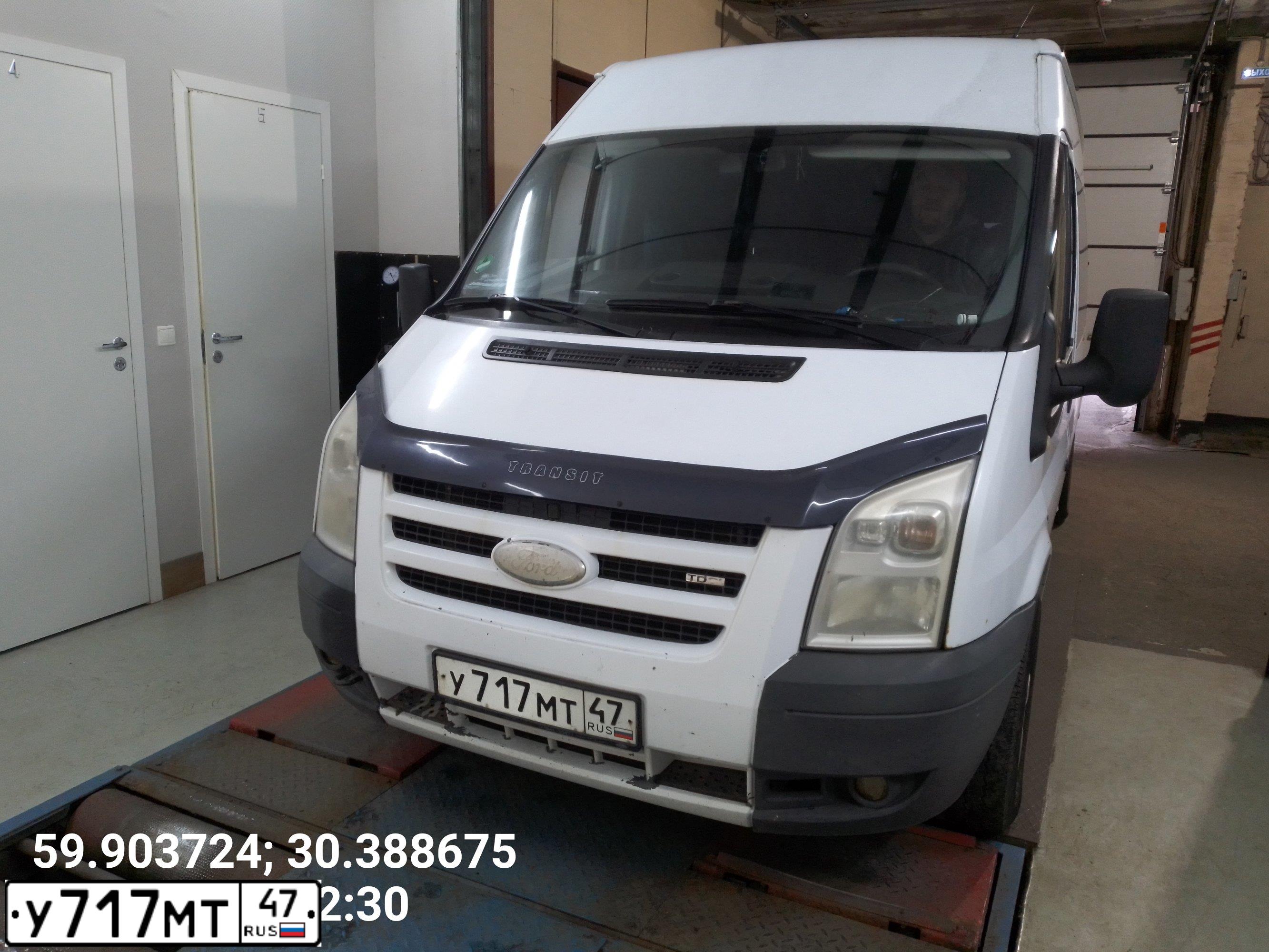 Фото автомобиля FORD TRANSIT, 2008 — госномер У717МТ47. Цвет: БЕЛЫЙ
