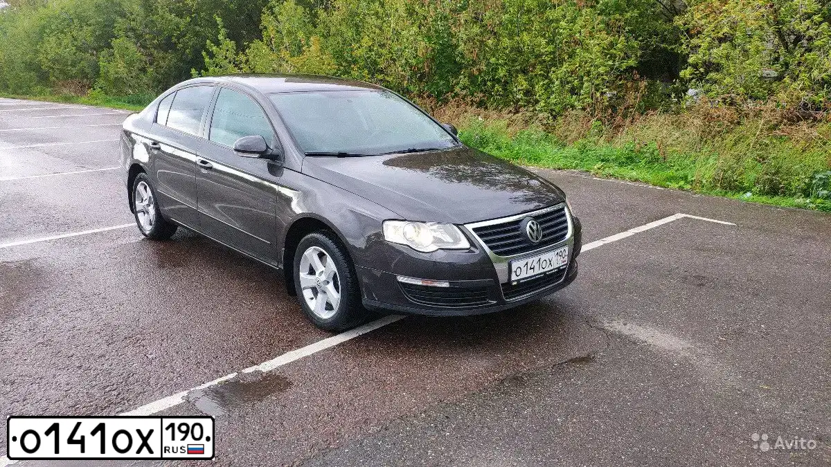 Фото автомобиля VOLKSWAGEN PASSAT, 2008 — госномер В852ВУ136. Цвет: Коричневый