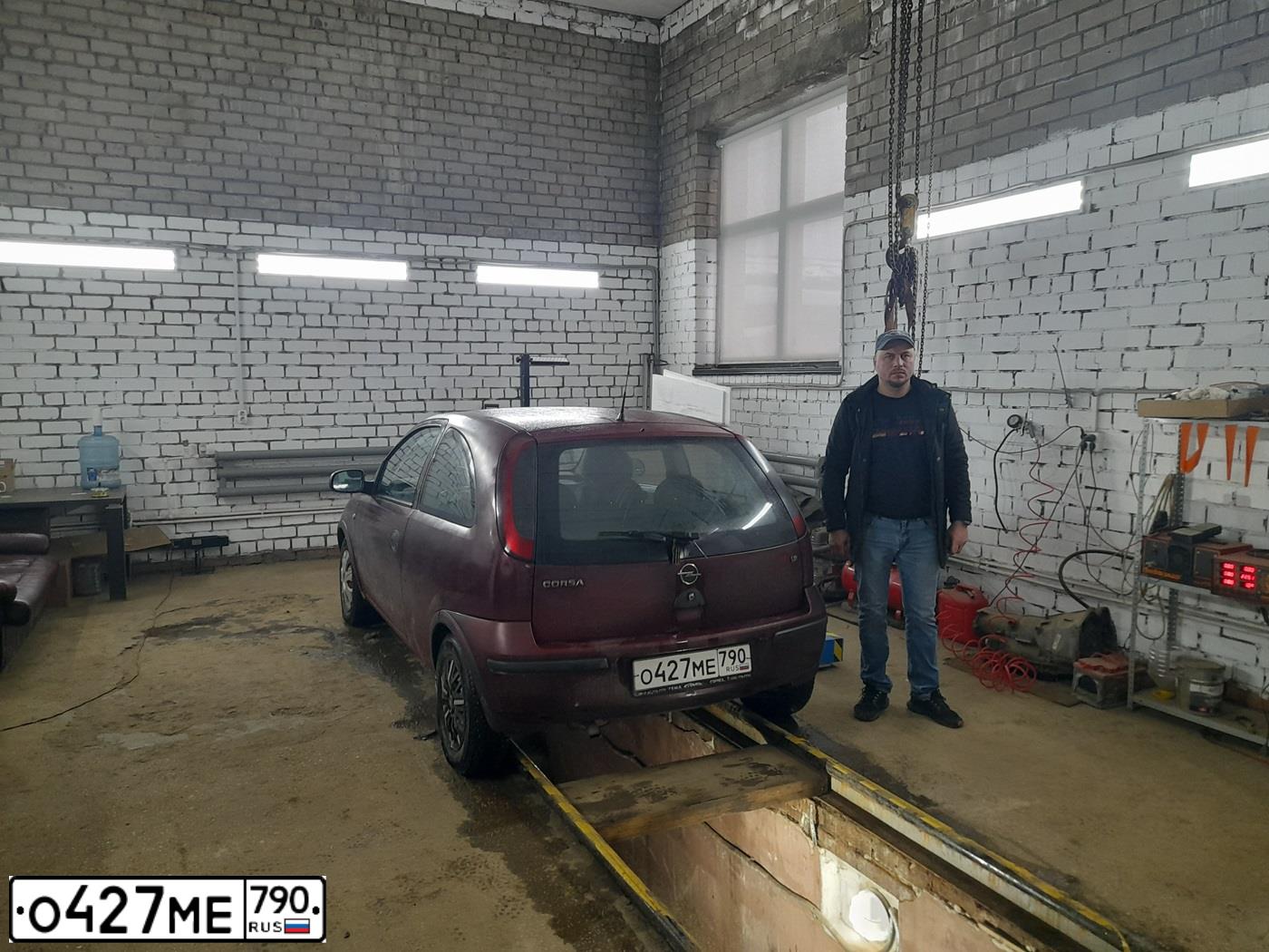 Фото автомобиля OPEL CORSA, 2003 — госномер О646ТЕ790. Цвет: ТЕМНО-КРАСНЫЙ