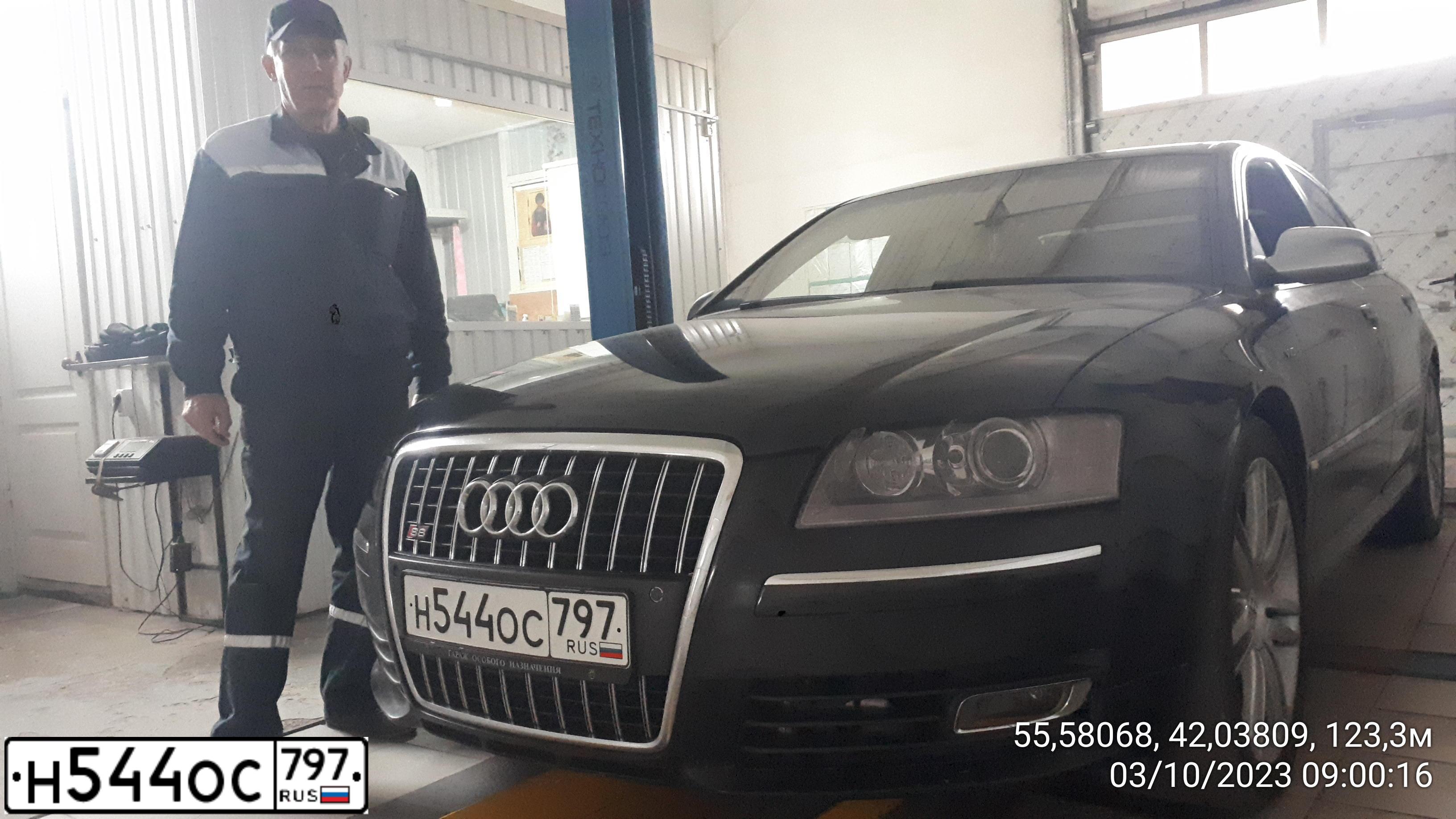 Фото автомобиля AUDI S8, 2006 — госномер Е013ВН777. Цвет: ЧЕРНЫЙ