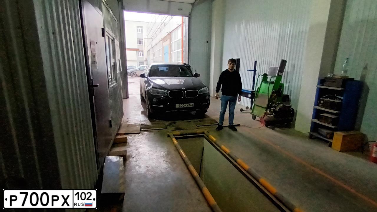 Фото автомобиля MERCEDES E-KLASSE, 2010 — госномер Р700РХ102. Цвет: КРАСНО-КОРИЧНЕВЫЙ